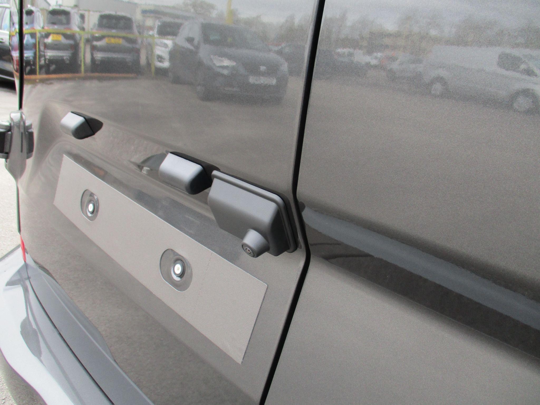 Ford Transit Custom Image 13