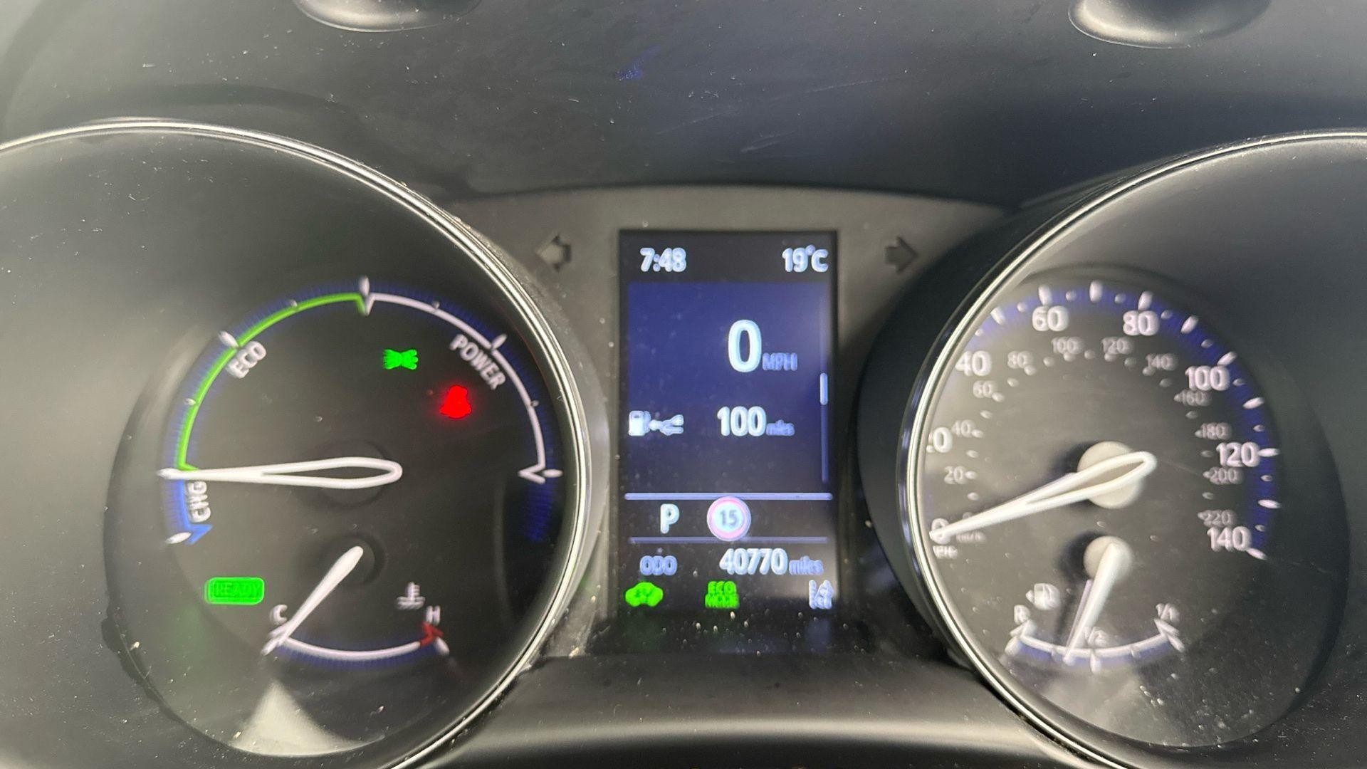 Toyota C-HR Image 17