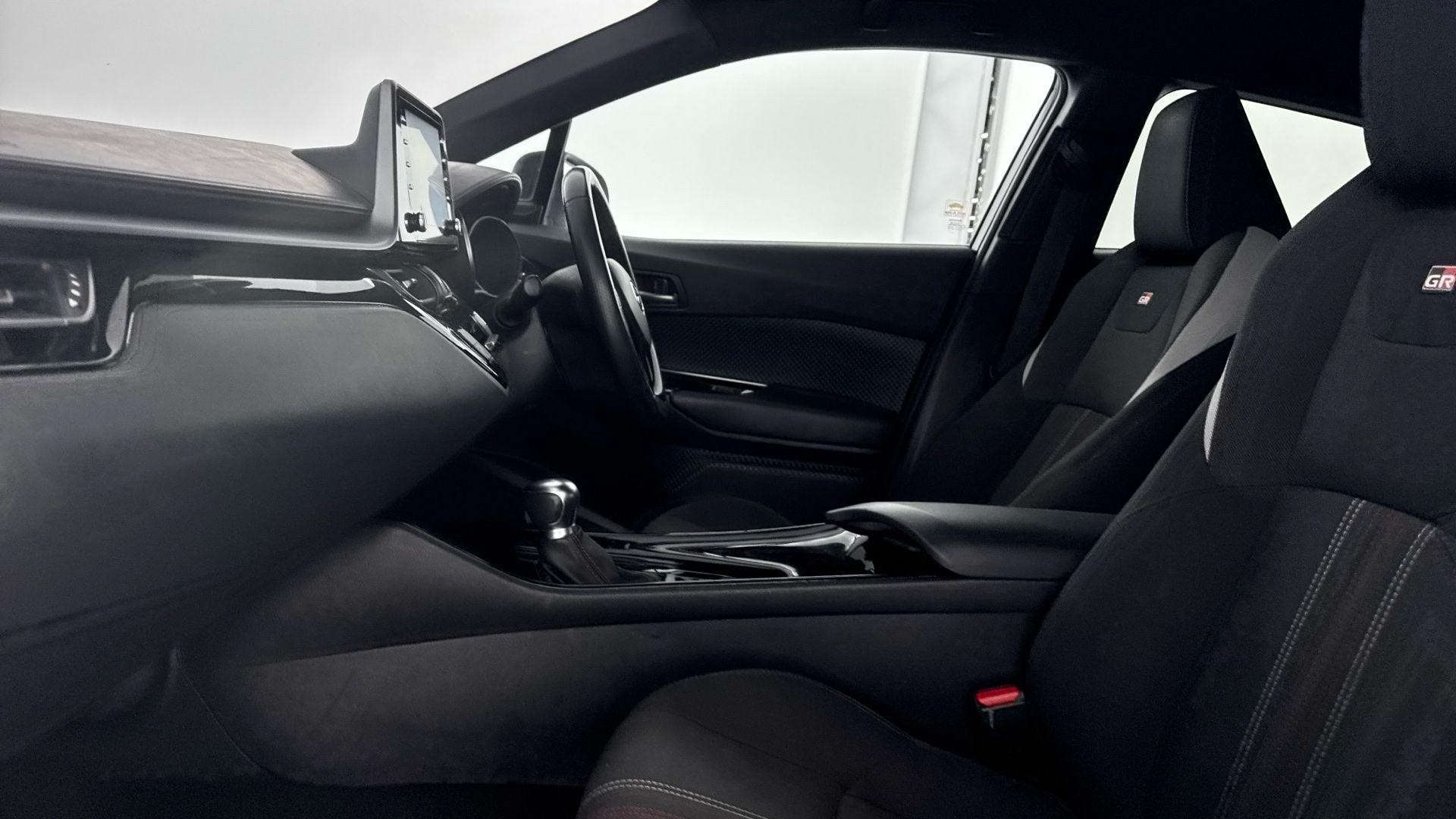 Toyota C-HR Image 18