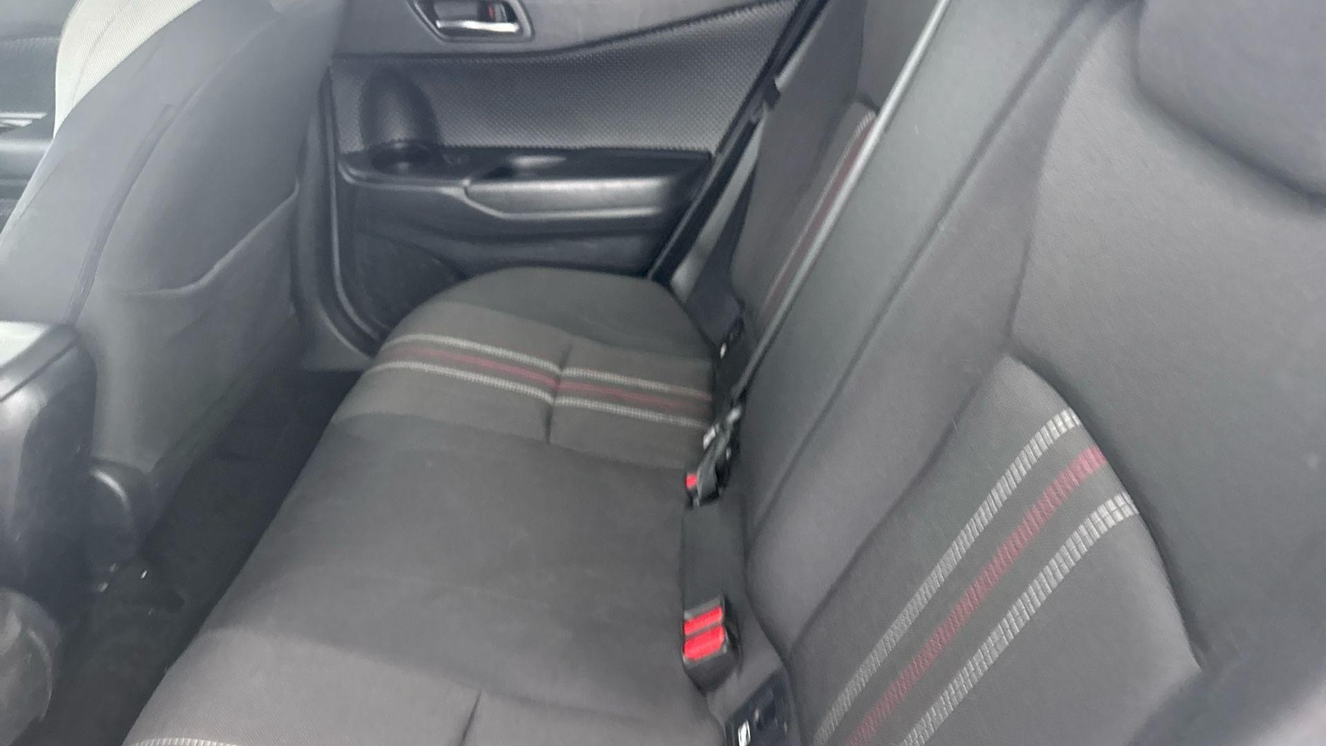 Toyota C-HR Image 21