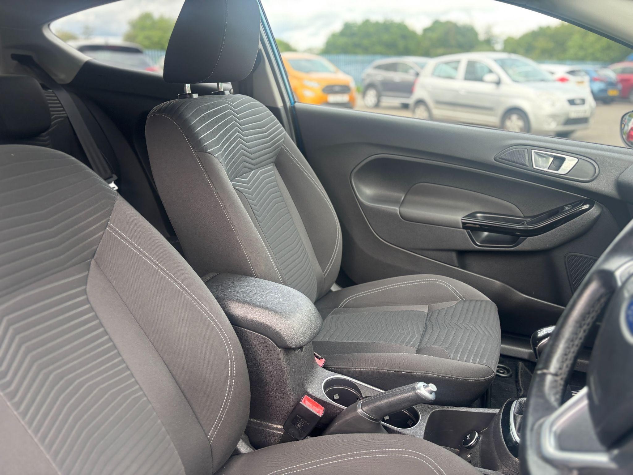 Ford Fiesta Image 12