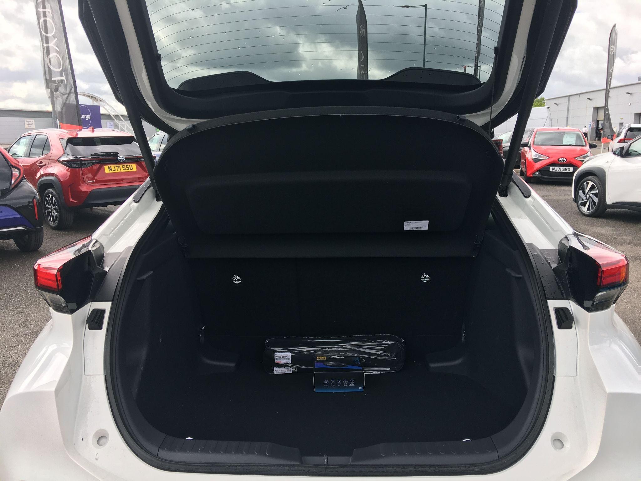 Toyota C-HR Image 12