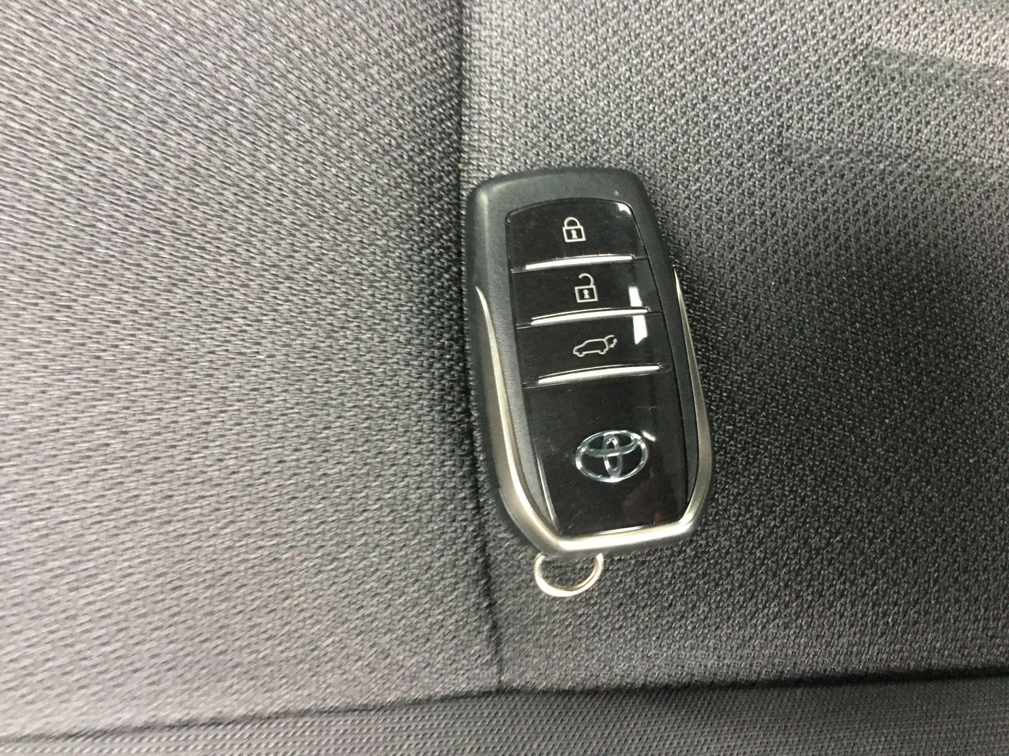 Toyota C-HR Image 21