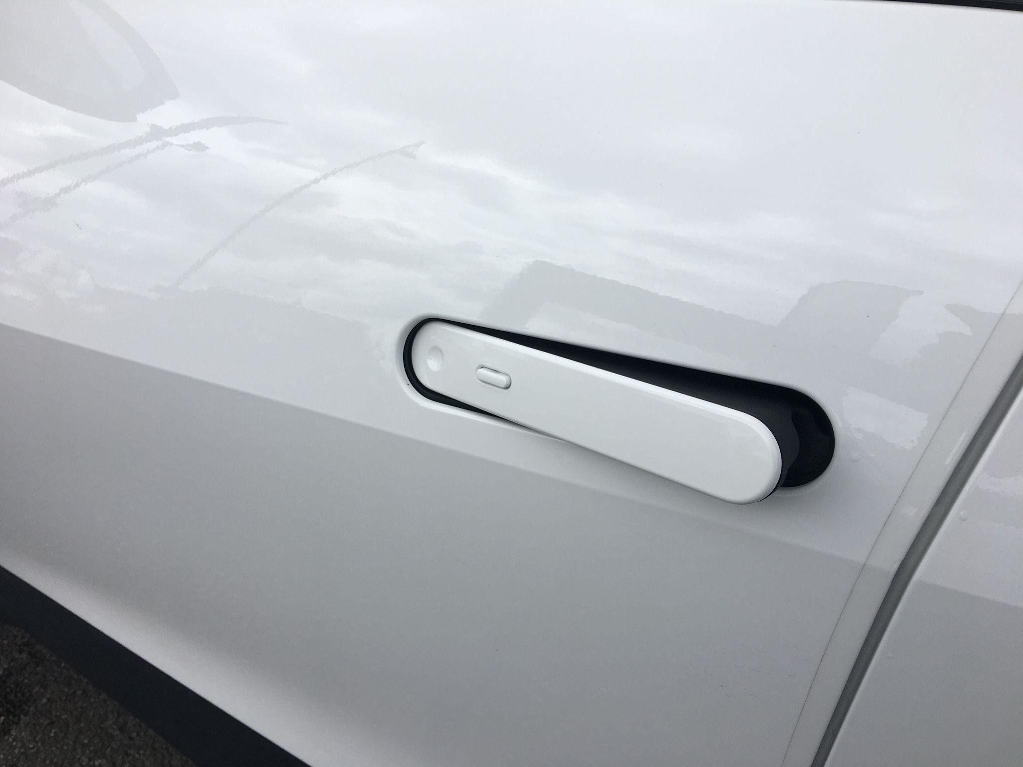Toyota C-HR Image 25
