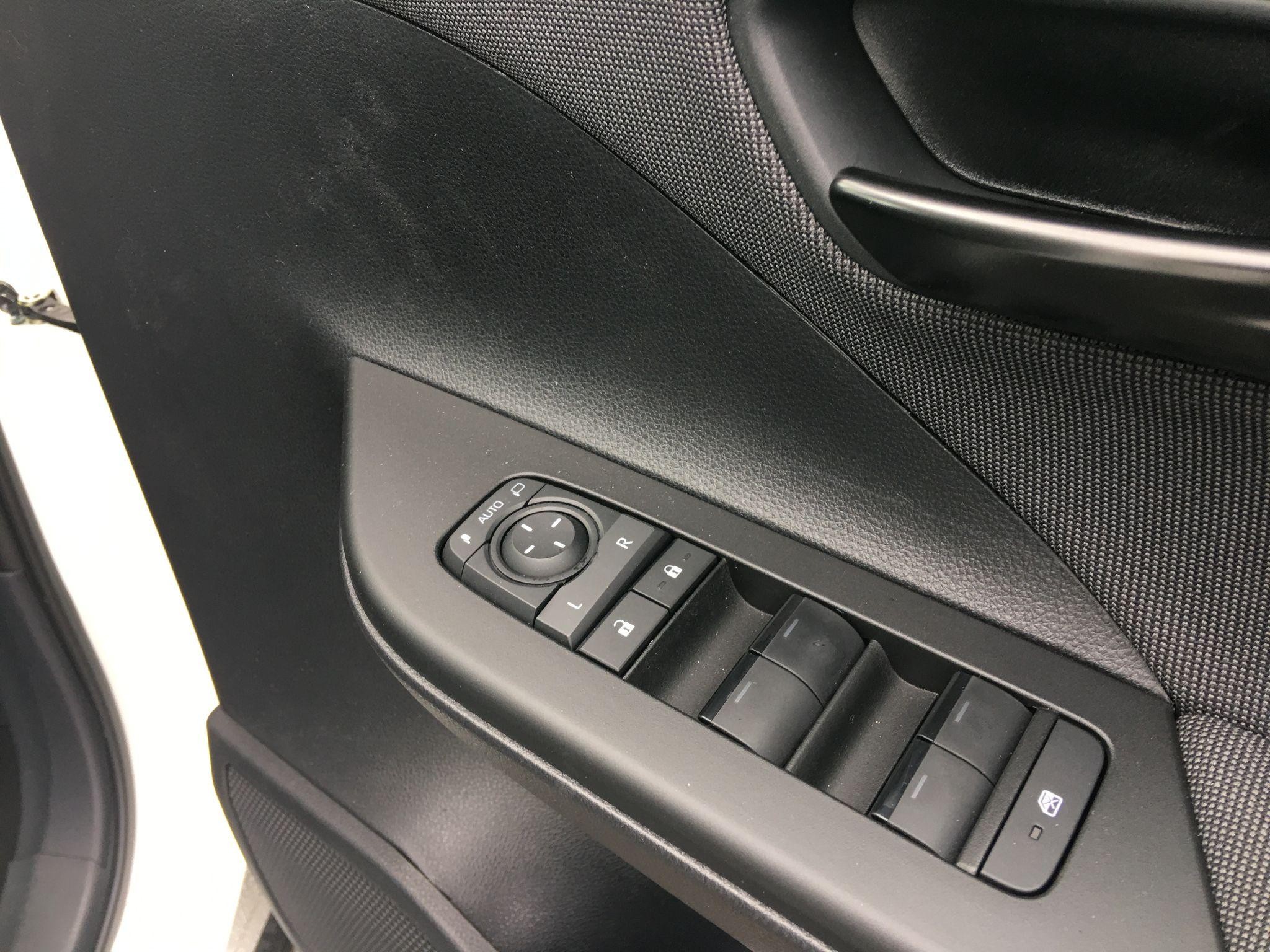 Toyota C-HR Image 37
