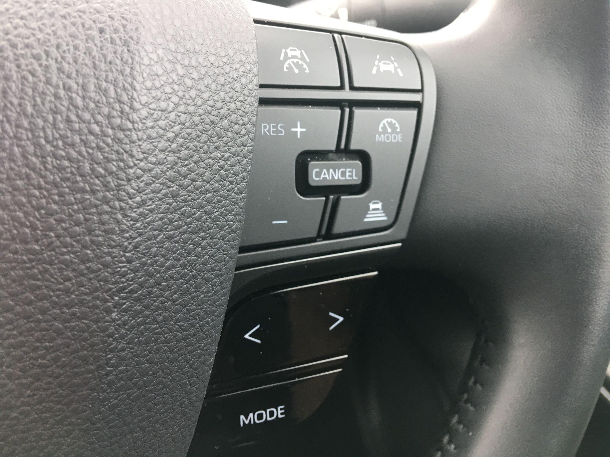 Toyota C-HR Image 40