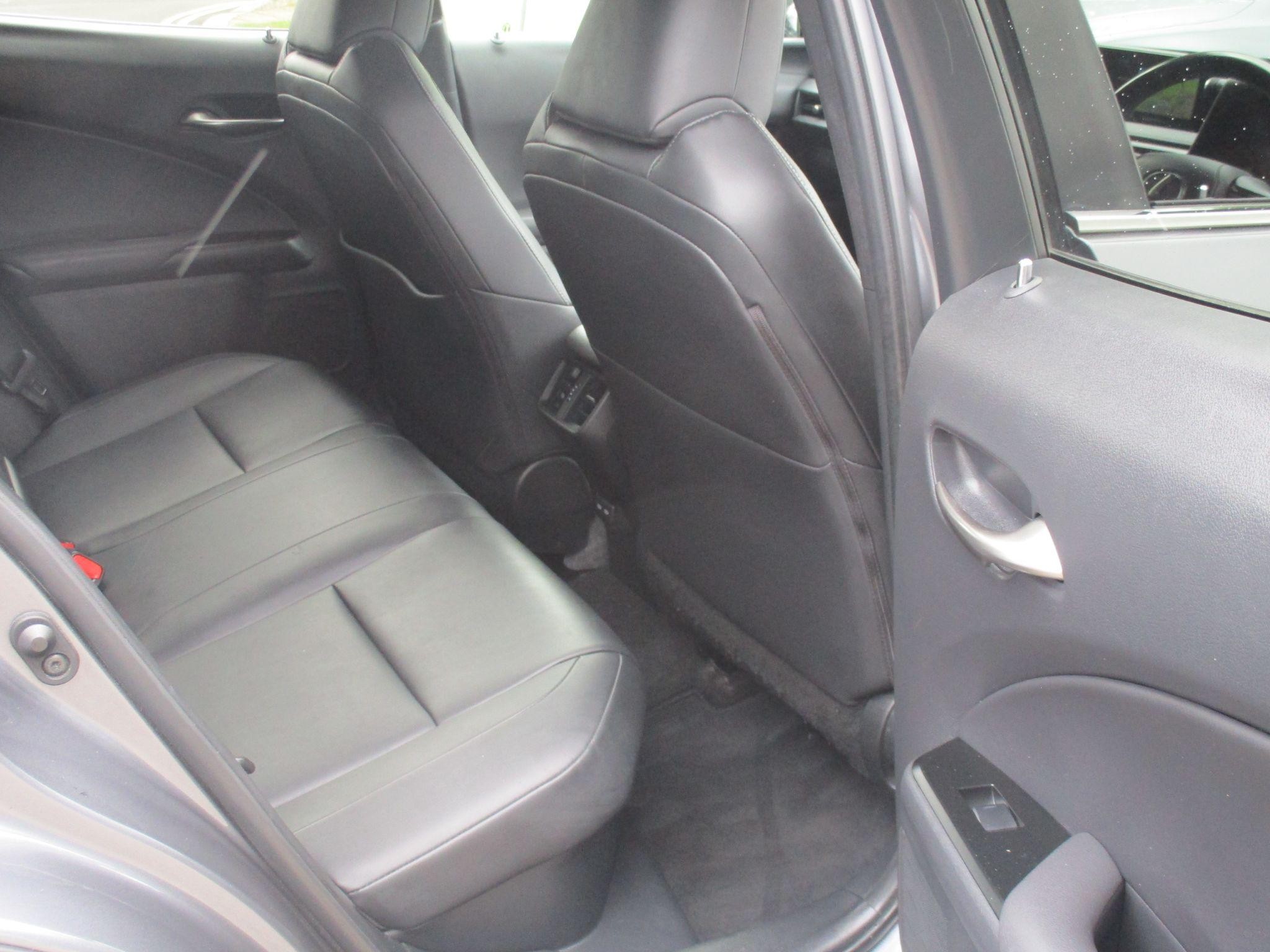 Lexus UX Self-Charging Hybrid Image 23
