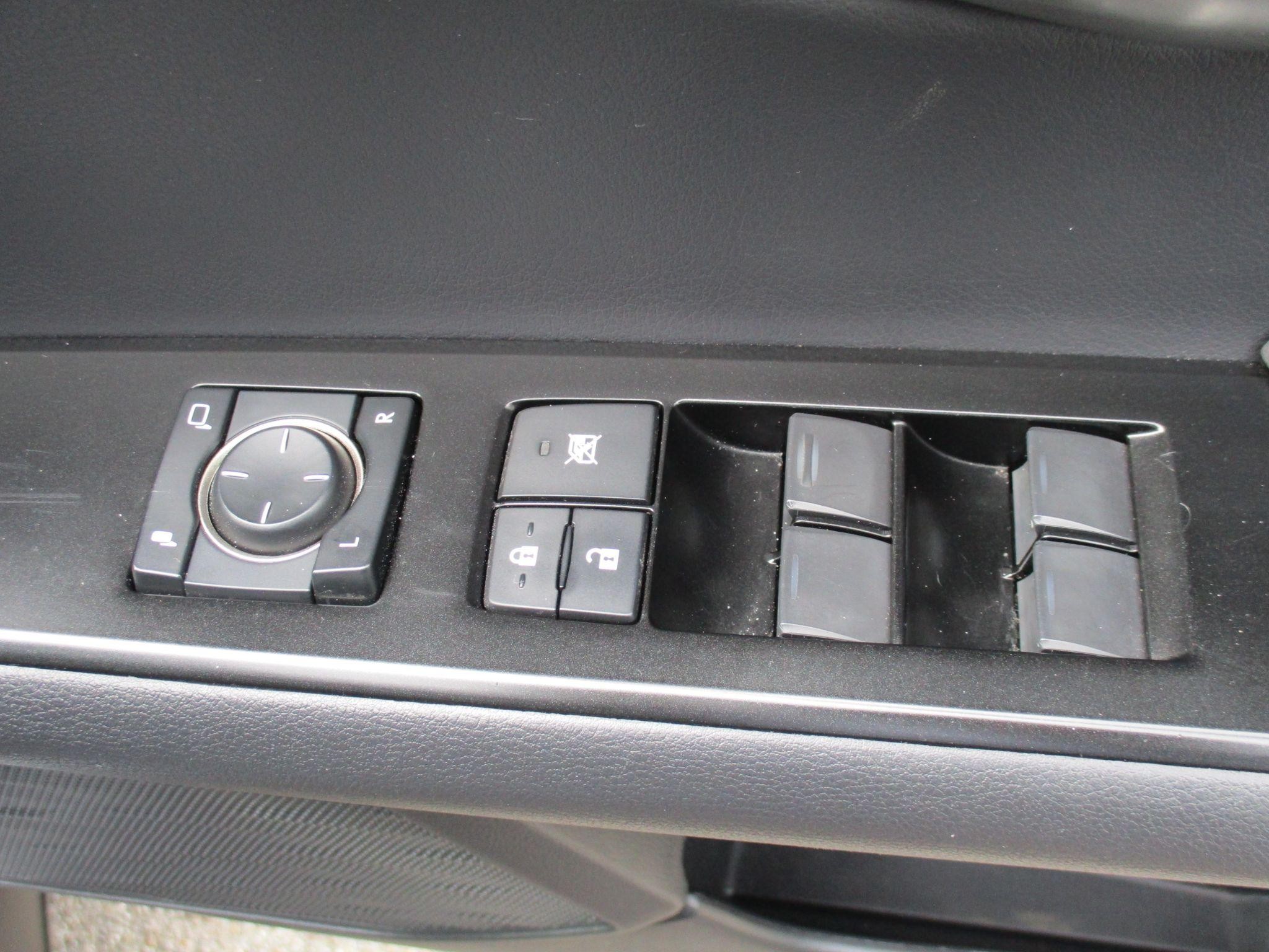 Lexus UX Self-Charging Hybrid Image 29