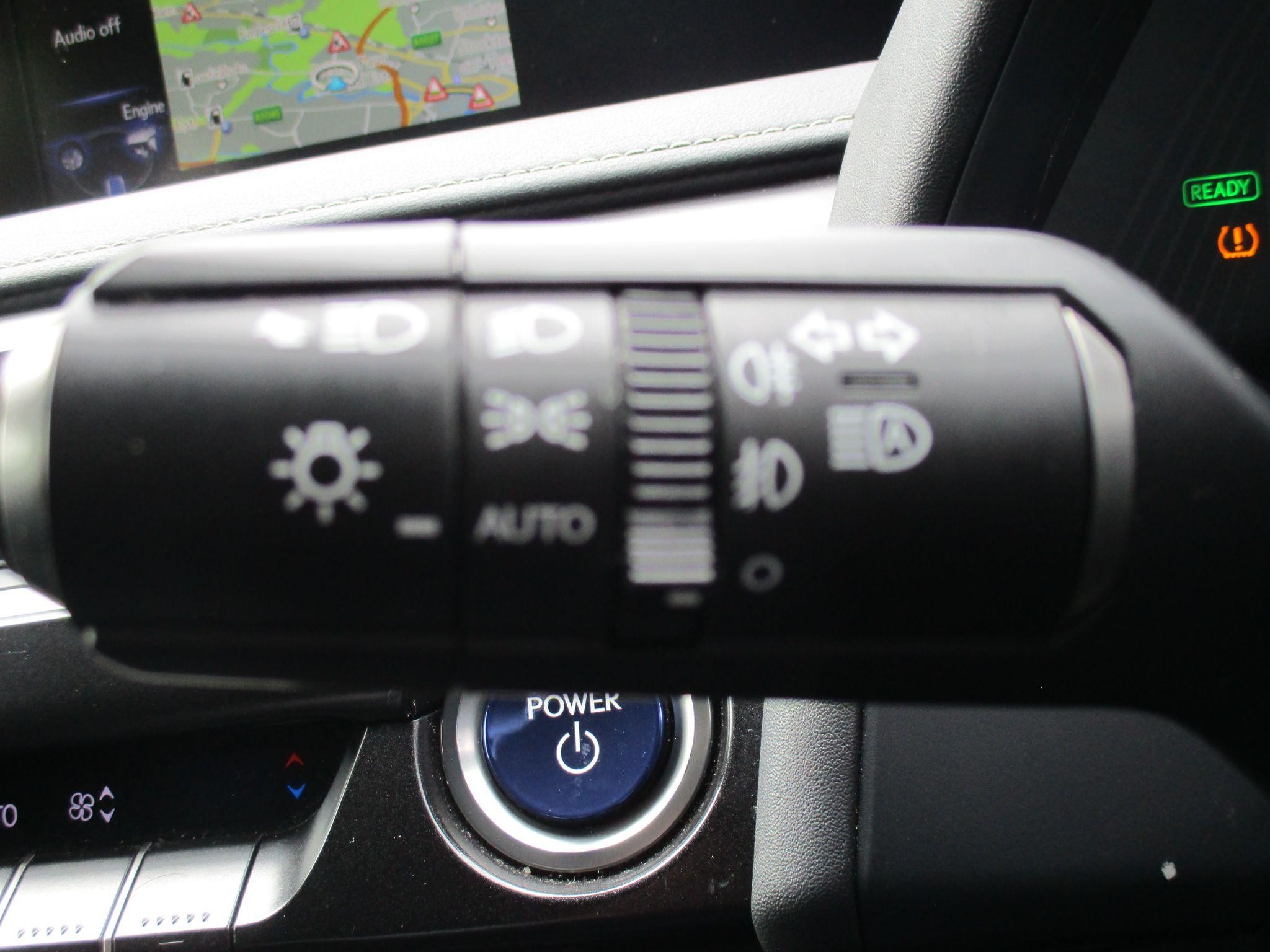 Lexus UX Self-Charging Hybrid Image 33