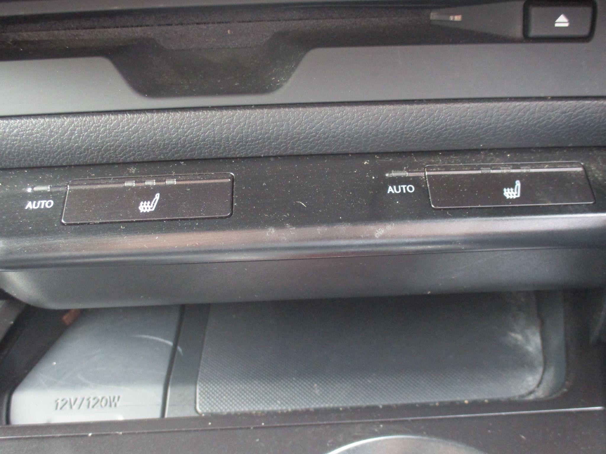 Lexus UX Self-Charging Hybrid Image 37