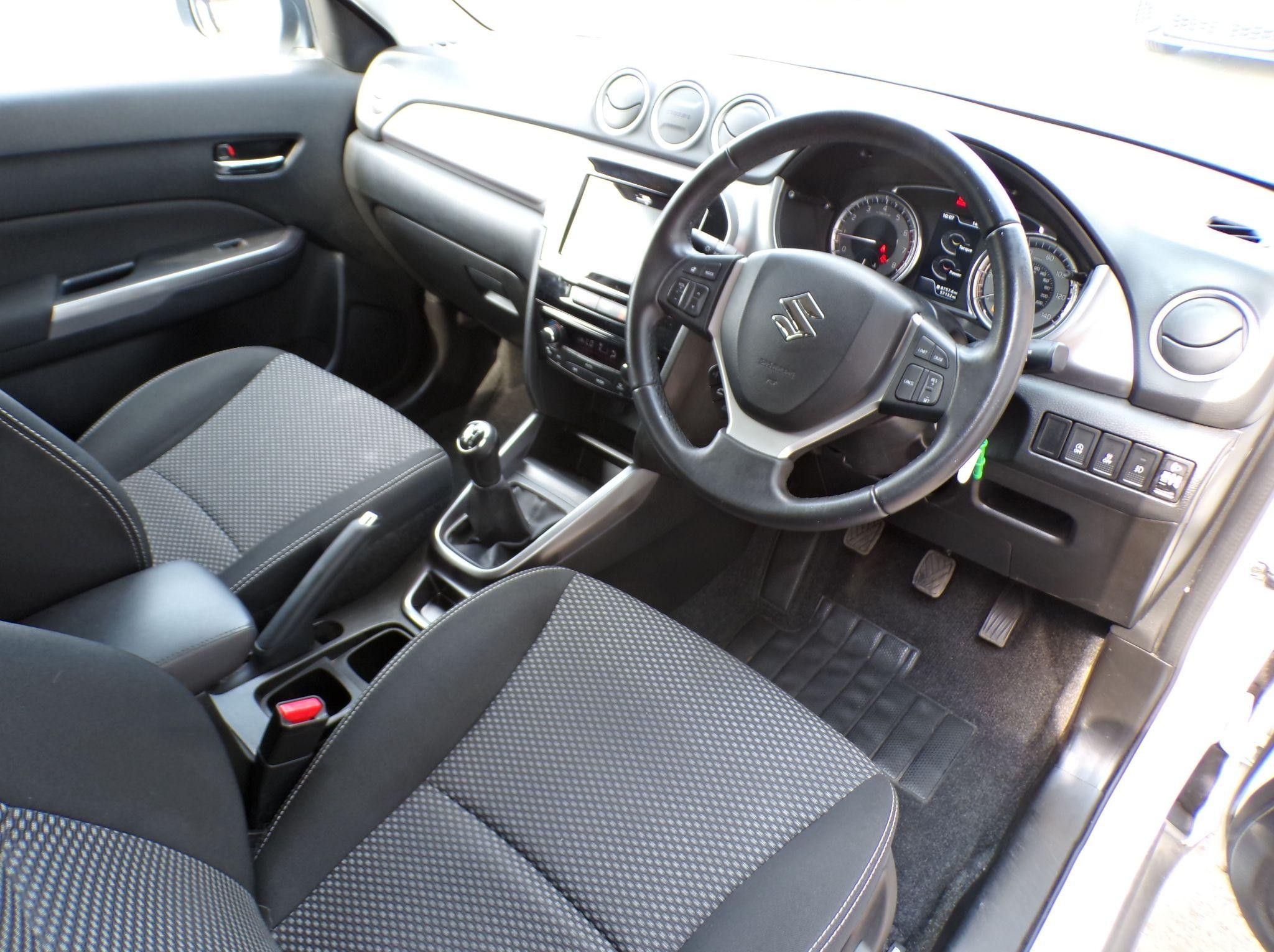 Suzuki Vitara Image 11
