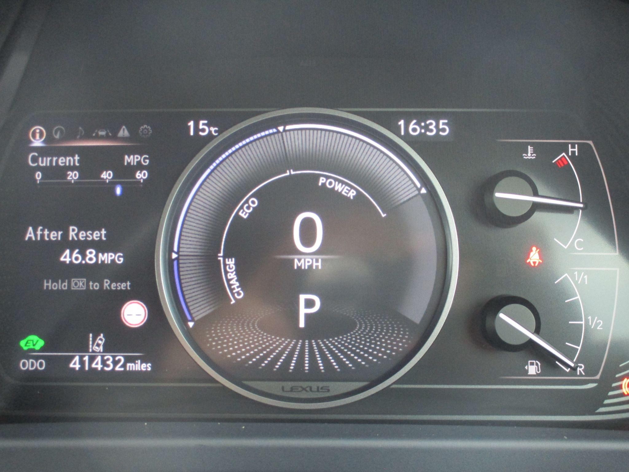 Lexus UX Self-Charging Hybrid Image 28