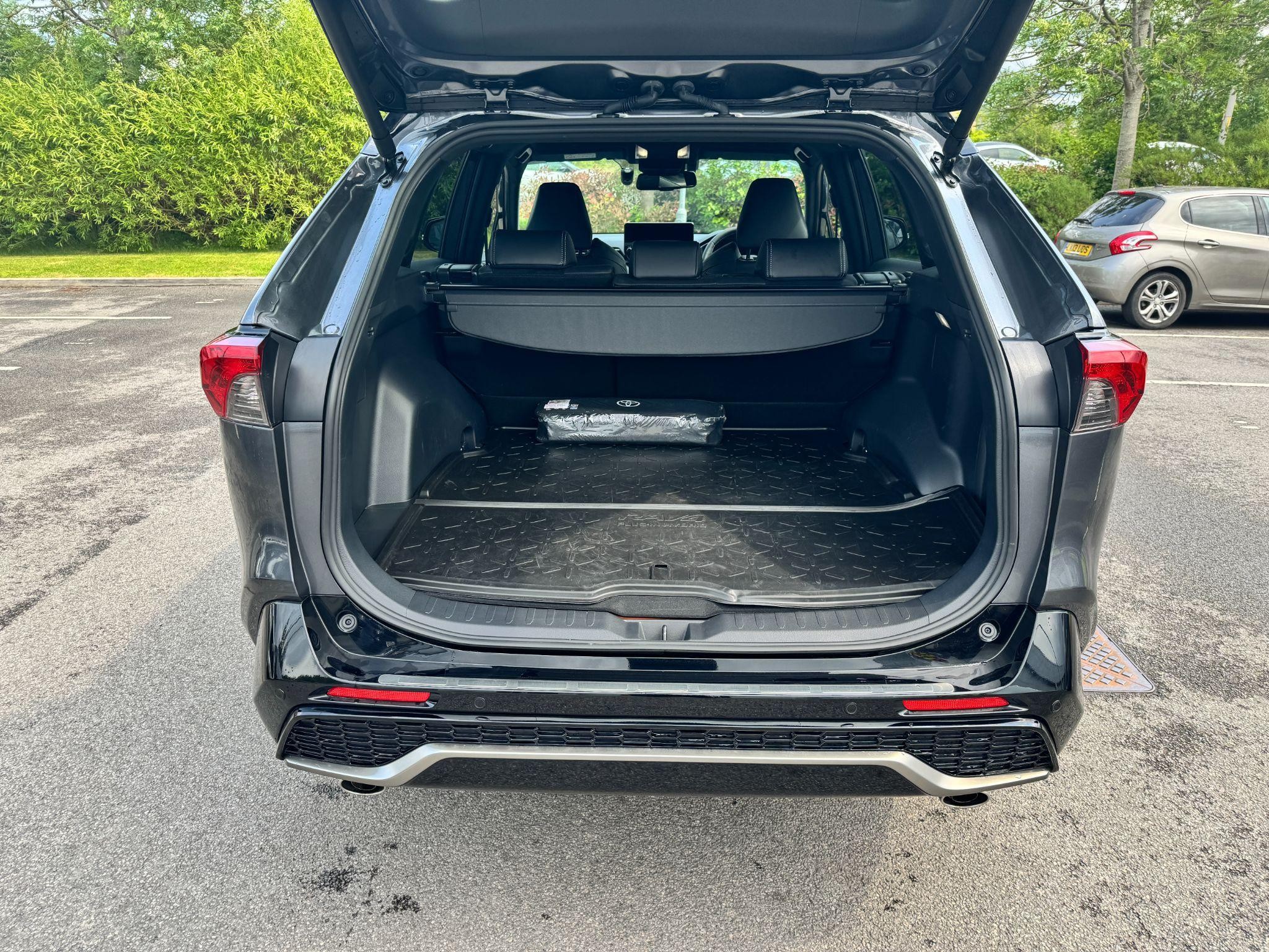 Toyota RAV4 Image 12