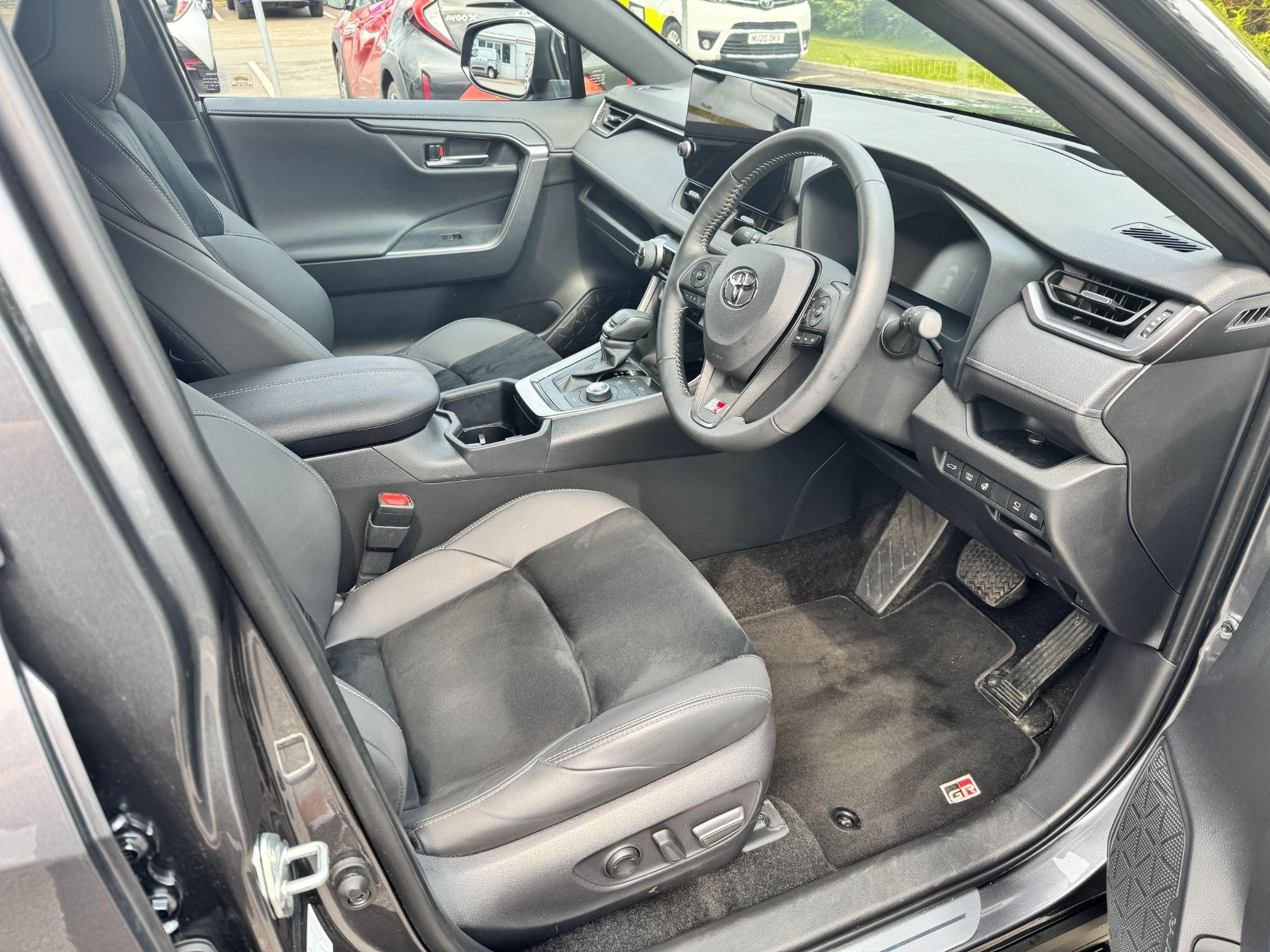 Toyota RAV4 Image 13