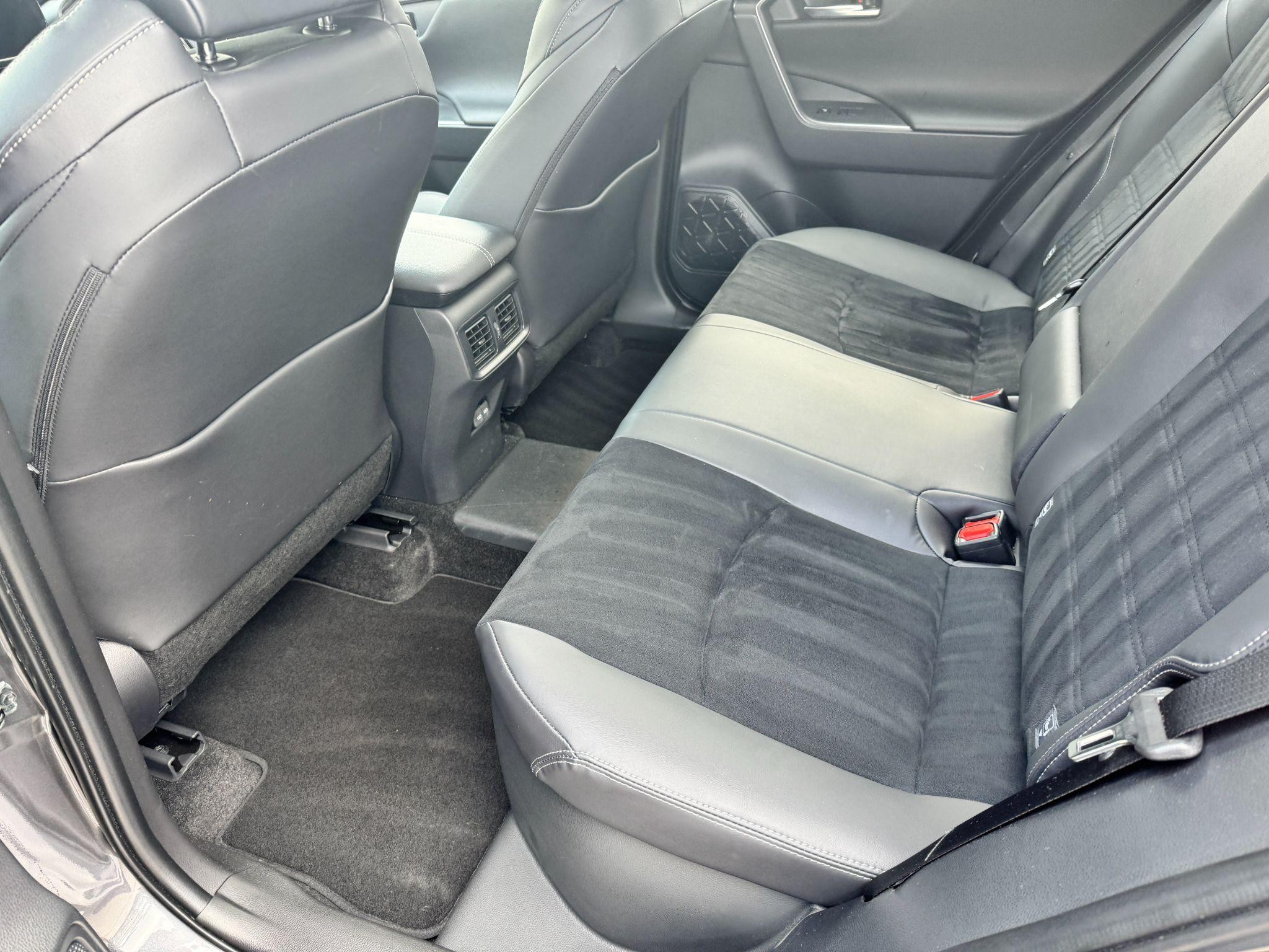 Toyota RAV4 Image 15