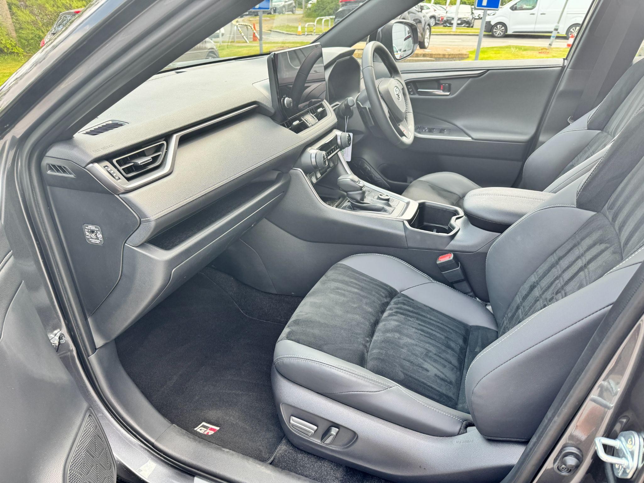 Toyota RAV4 Image 16