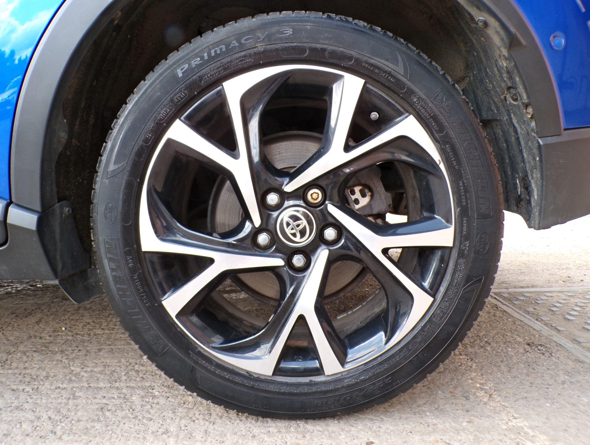 Toyota C-HR Image 9