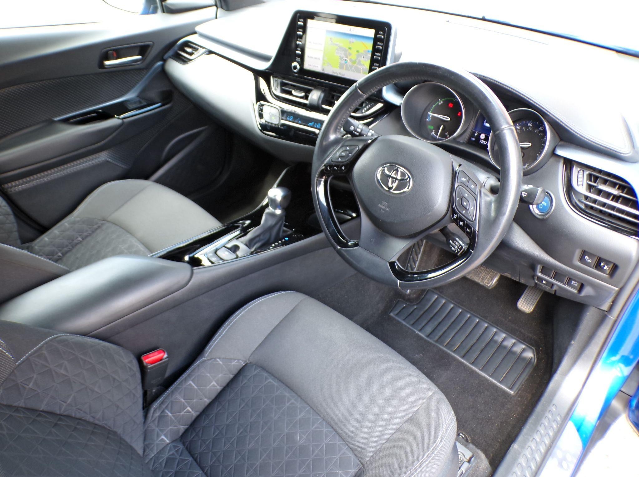 Toyota C-HR Image 11