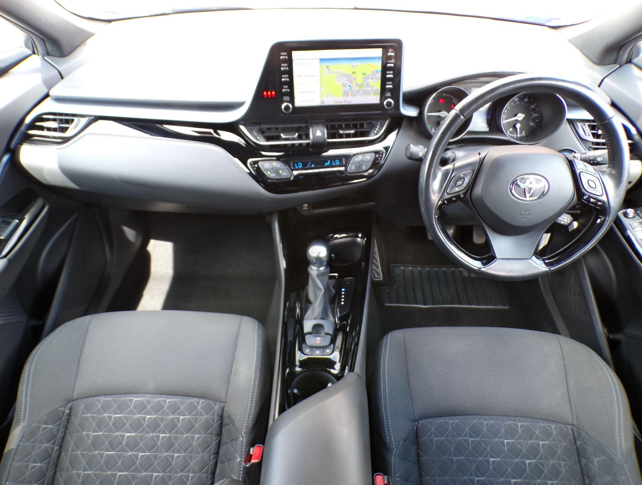 Toyota C-HR Image 12
