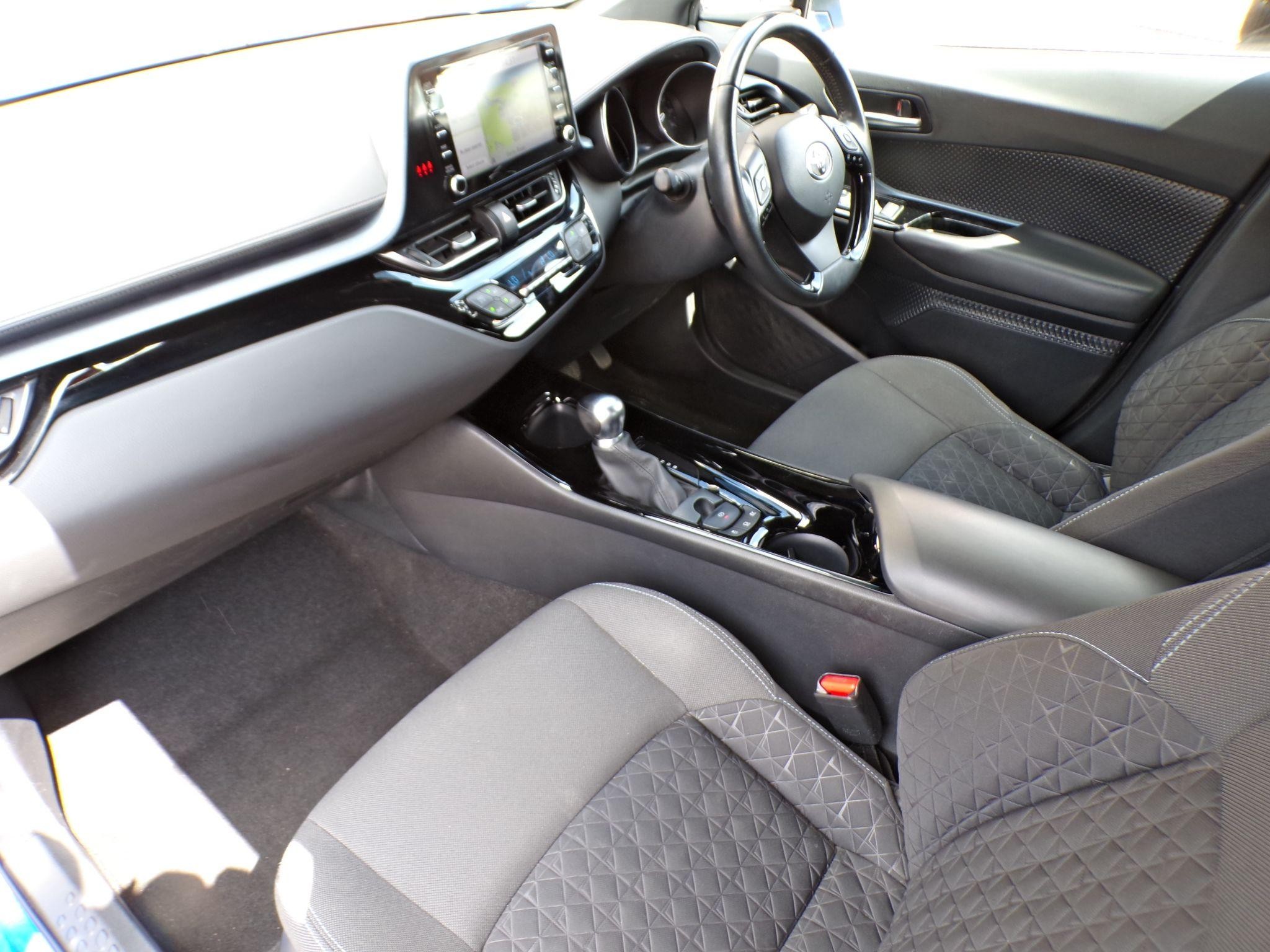 Toyota C-HR Image 13