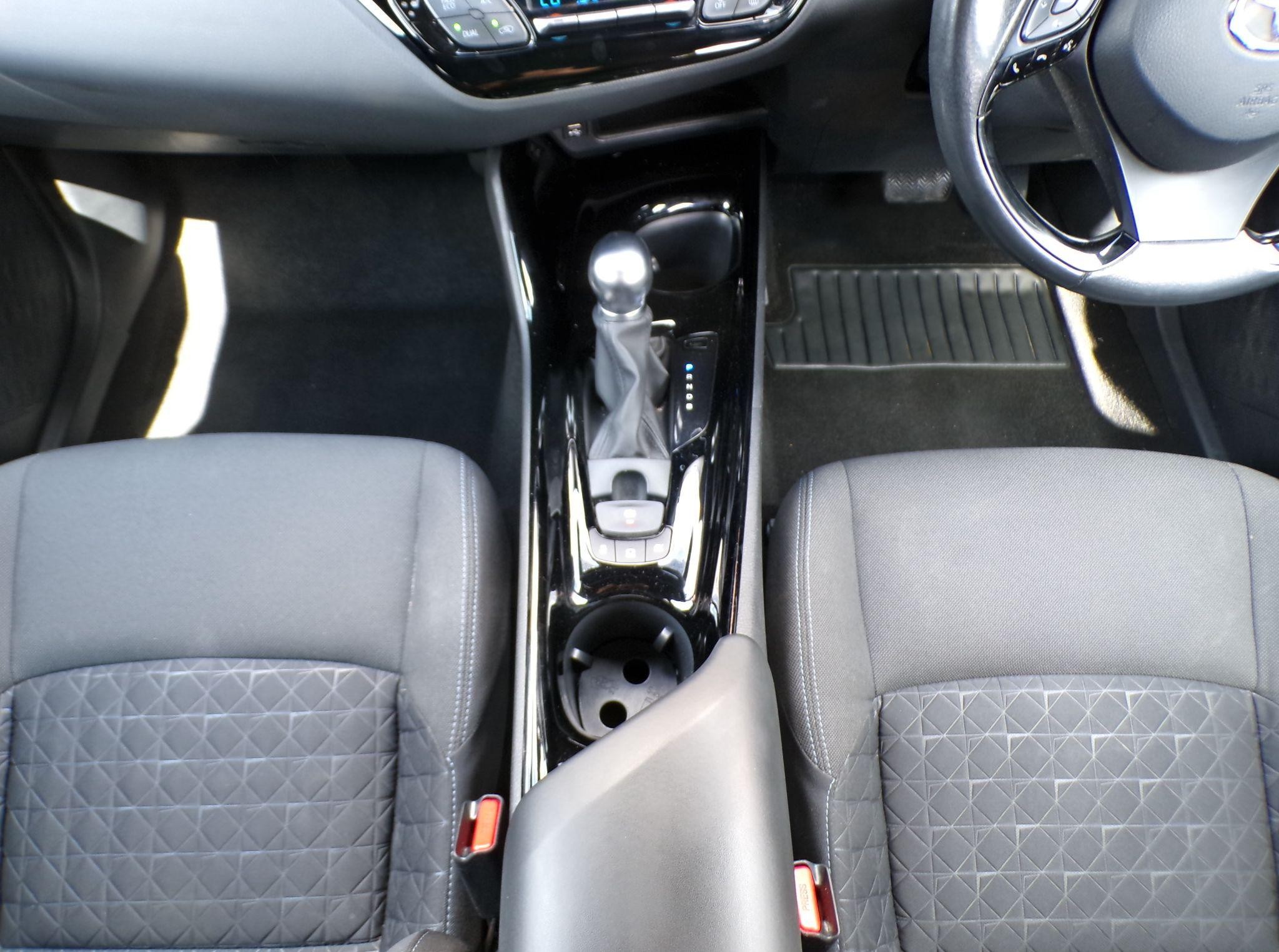 Toyota C-HR Image 19