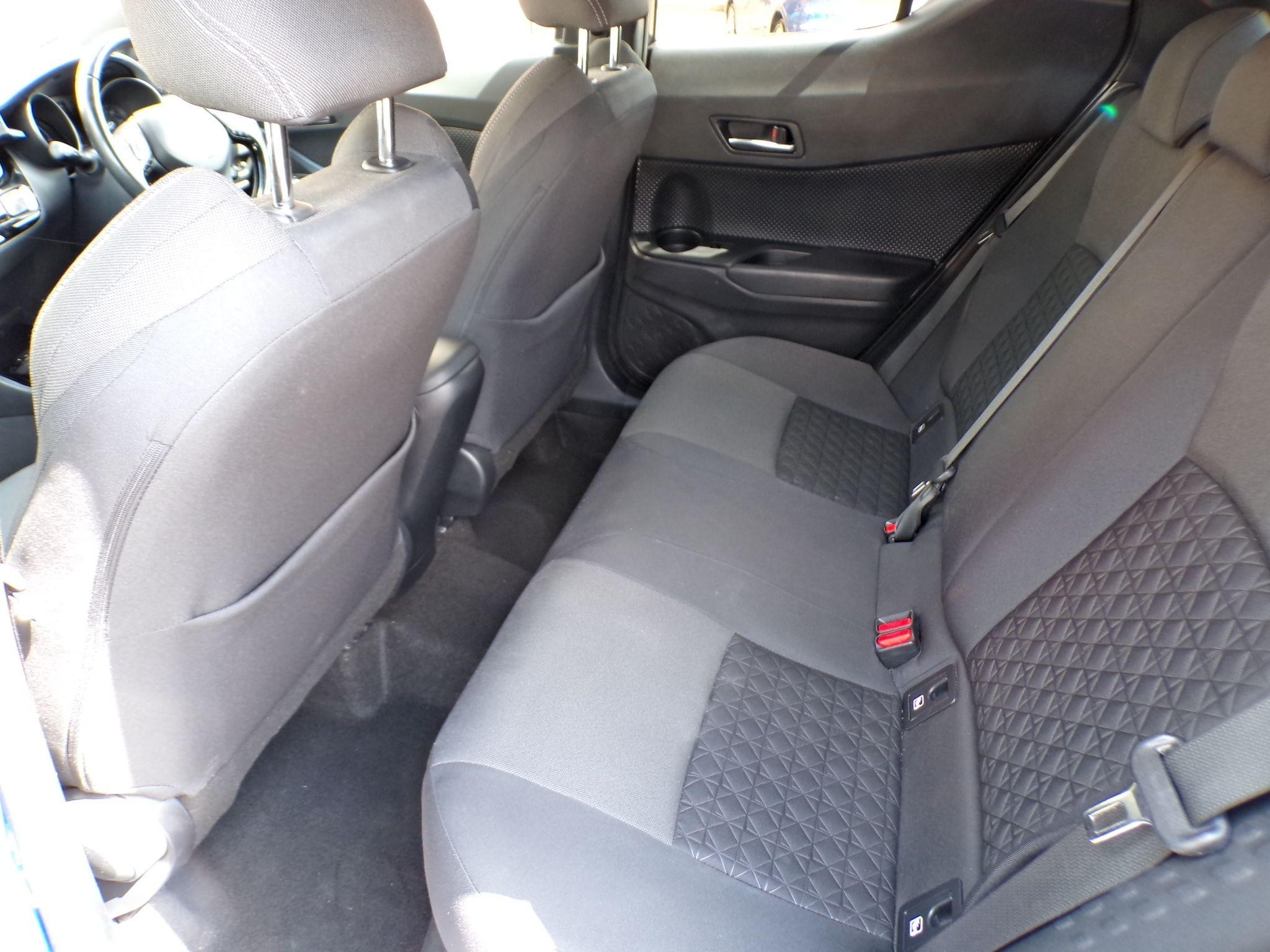 Toyota C-HR Image 21