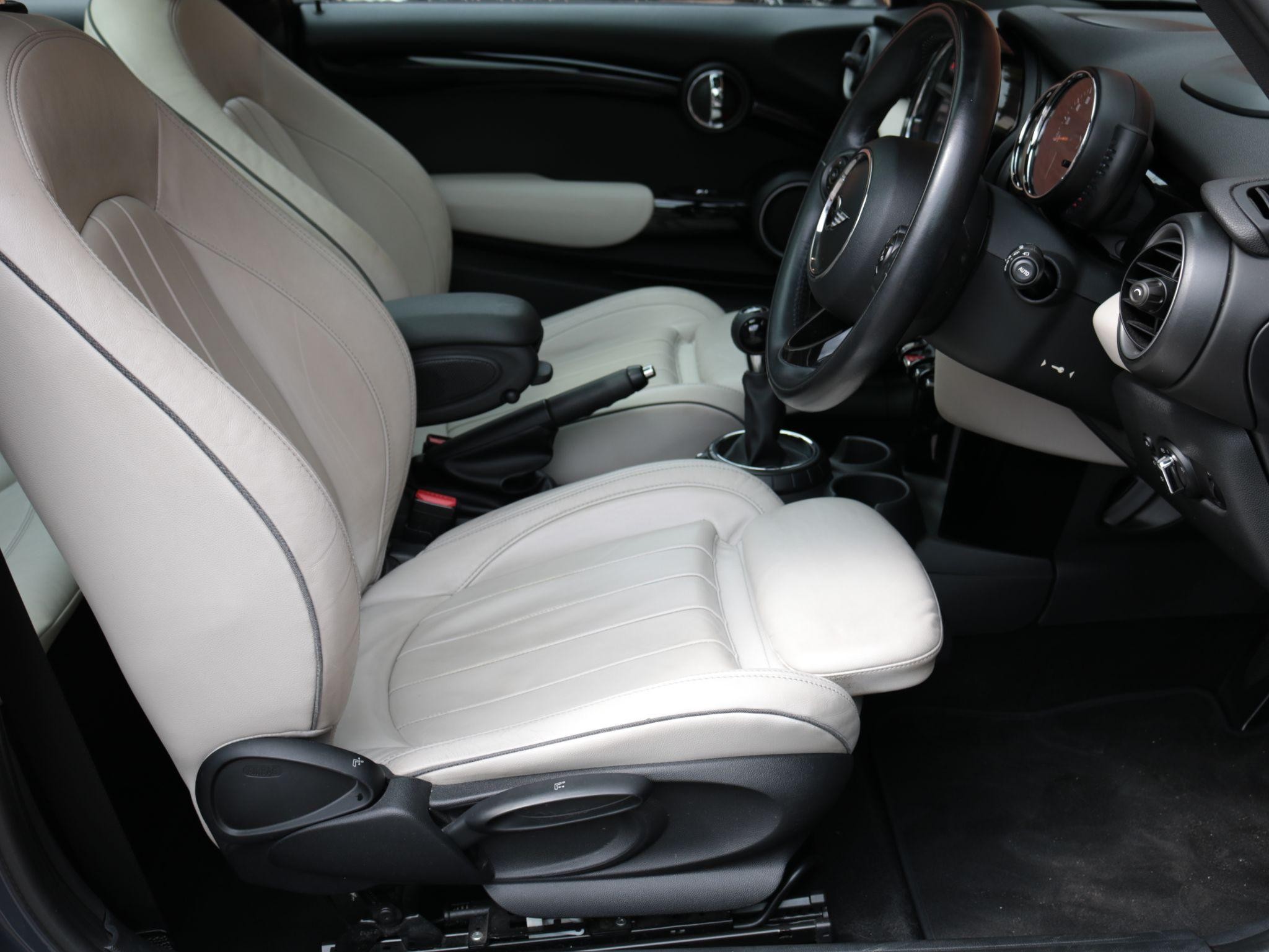 MINI Hatch Image 11