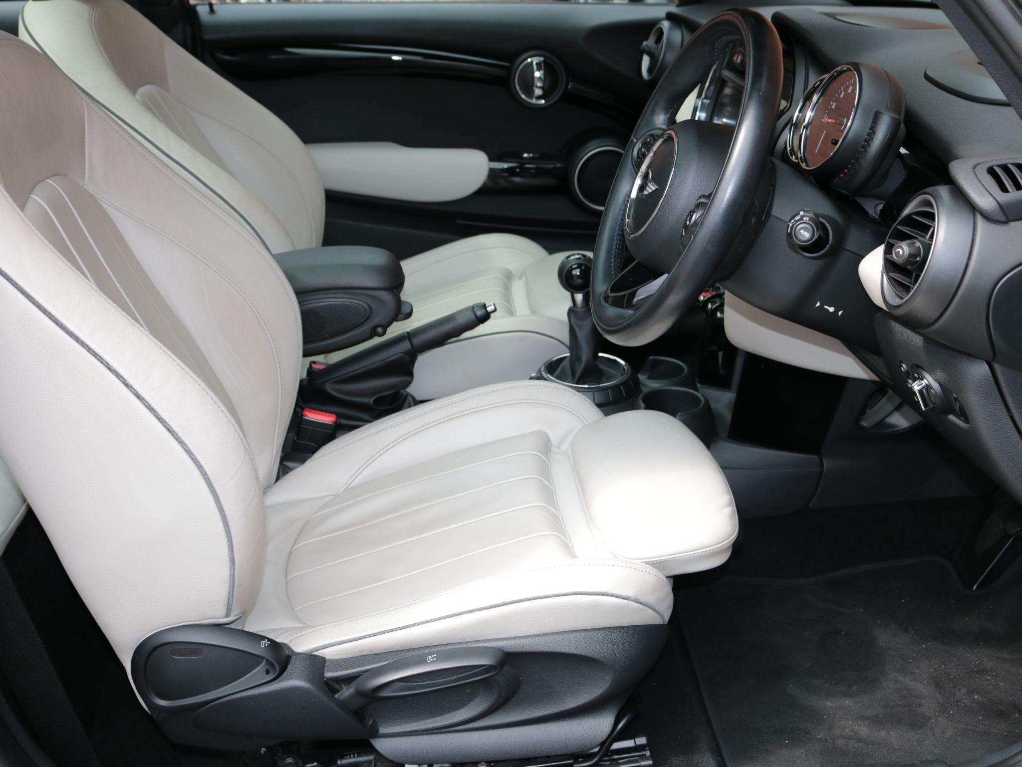 MINI Hatch Image 12