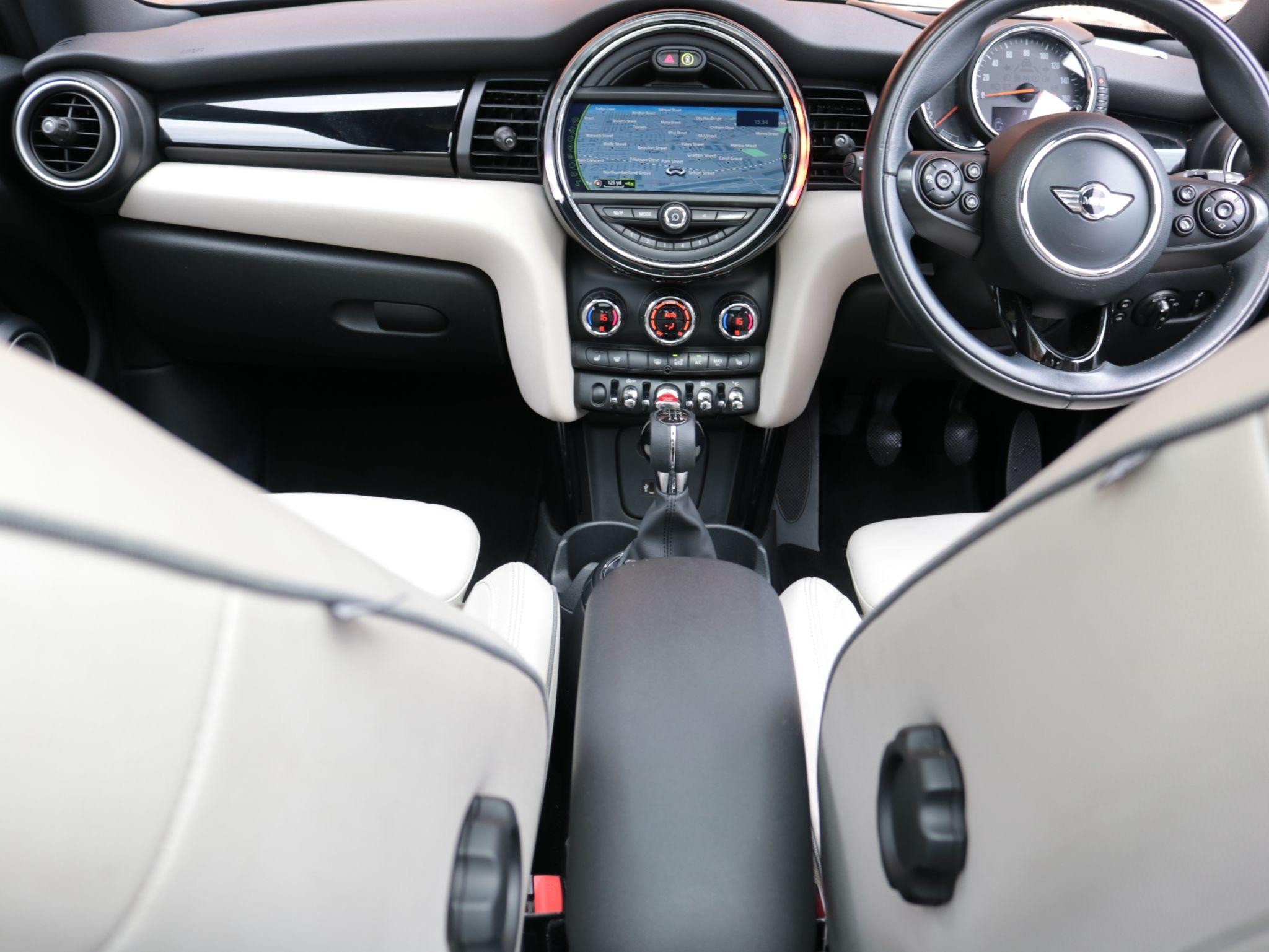 MINI Hatch Image 13