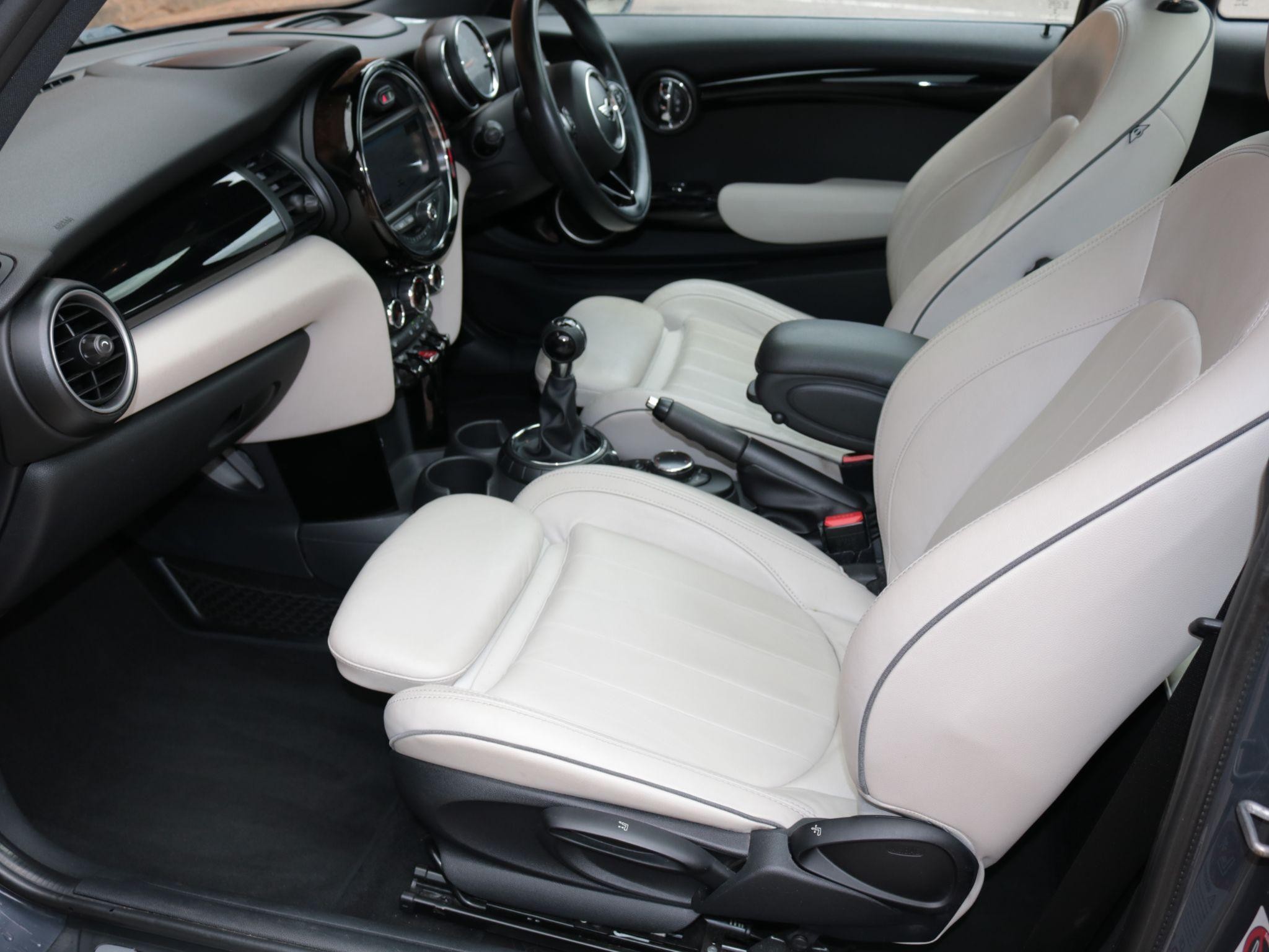 MINI Hatch Image 14