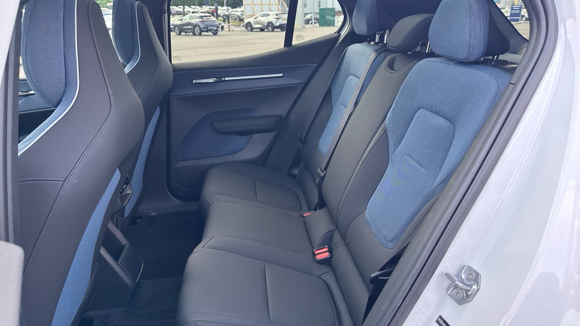 Volvo EX30 Image 8