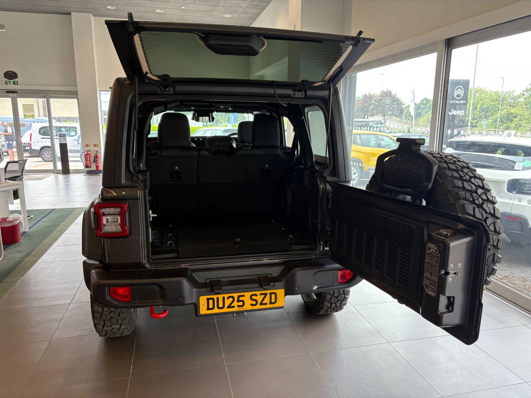 Jeep Wrangler Image 9