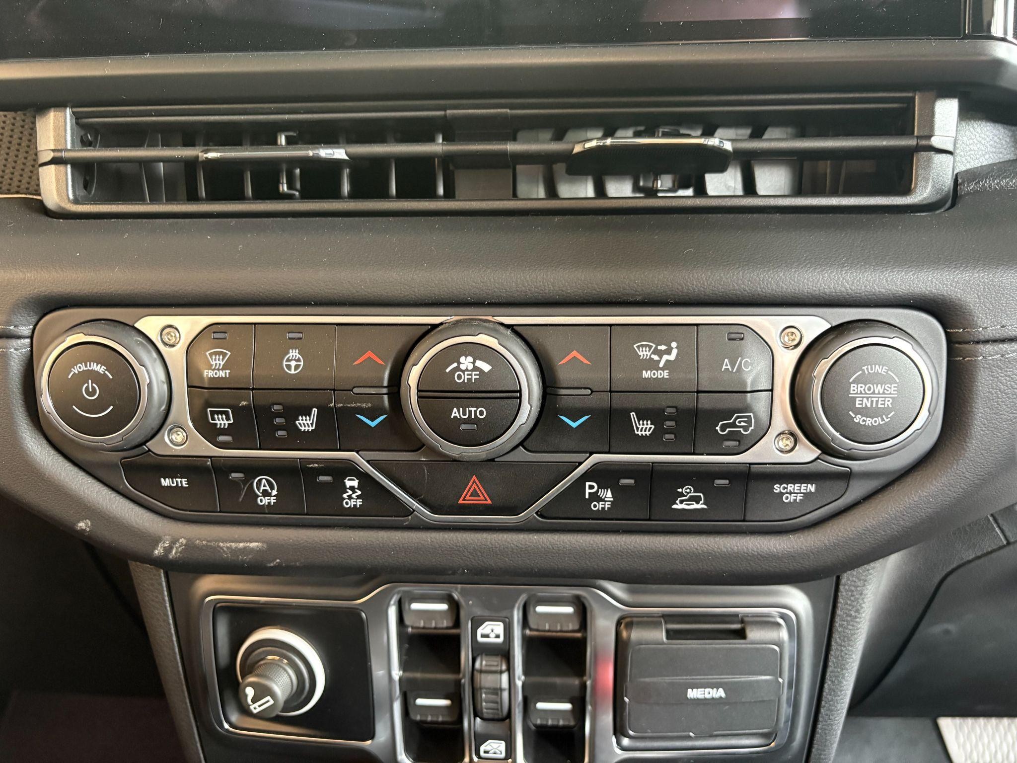 Jeep Wrangler Image 35