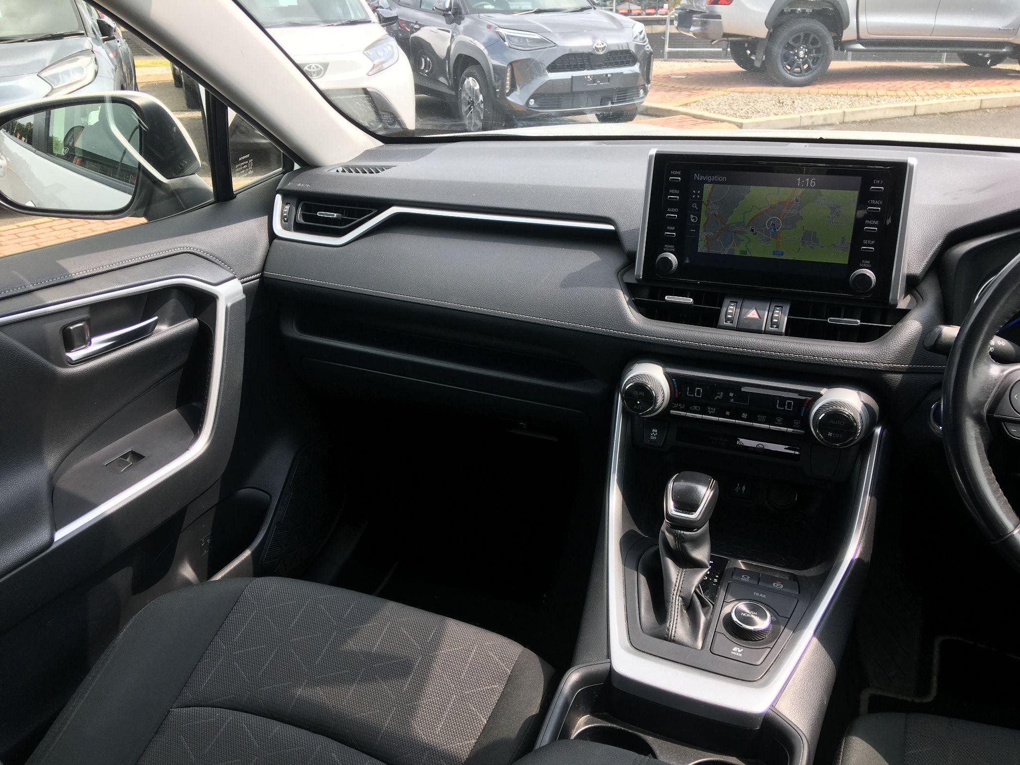 Toyota RAV4 Image 18