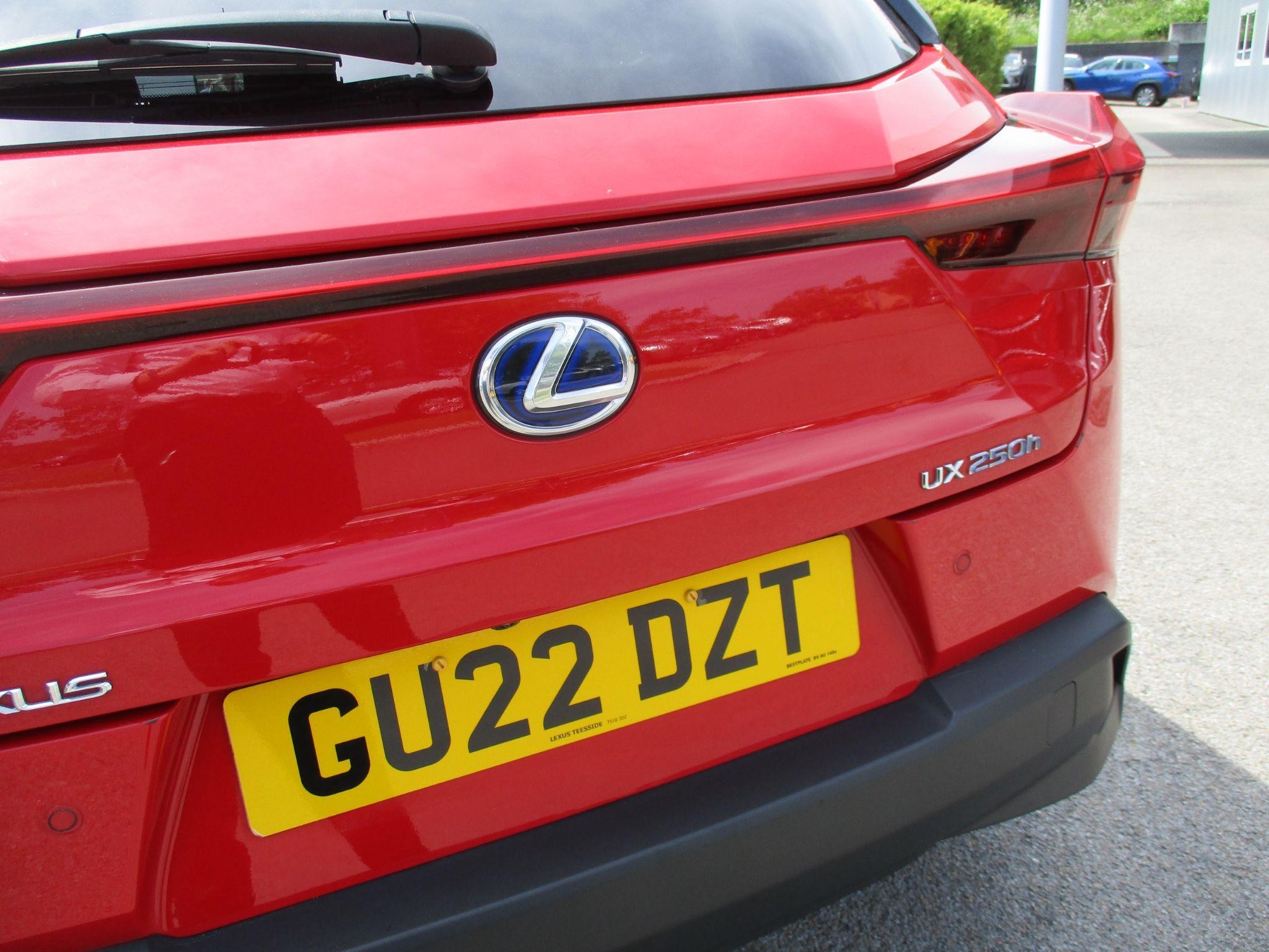 Lexus UX Self-Charging Hybrid Image 55
