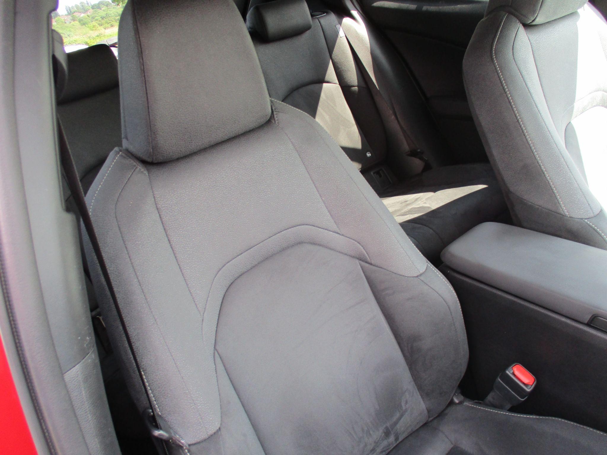 Lexus UX Self-Charging Hybrid Image 69