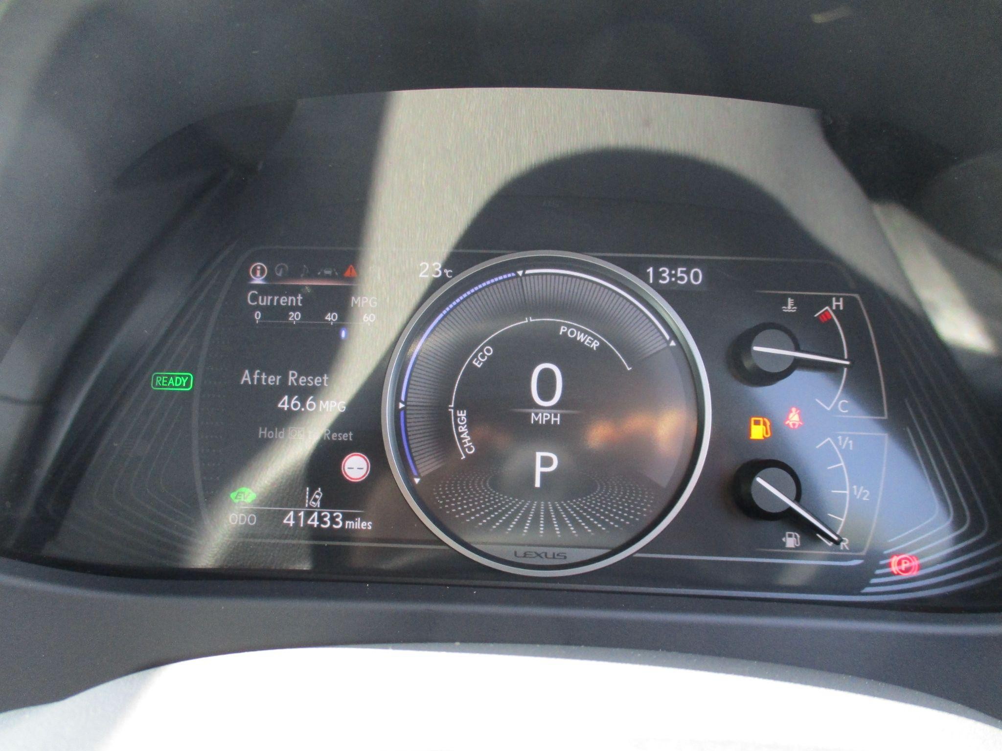 Lexus UX Self-Charging Hybrid Image 76
