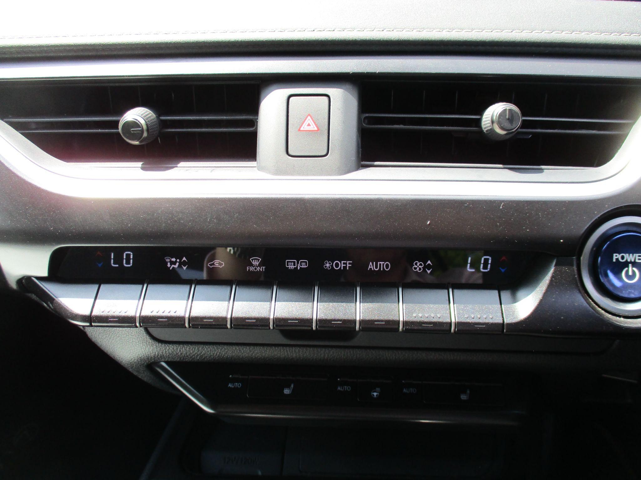 Lexus UX Self-Charging Hybrid Image 77