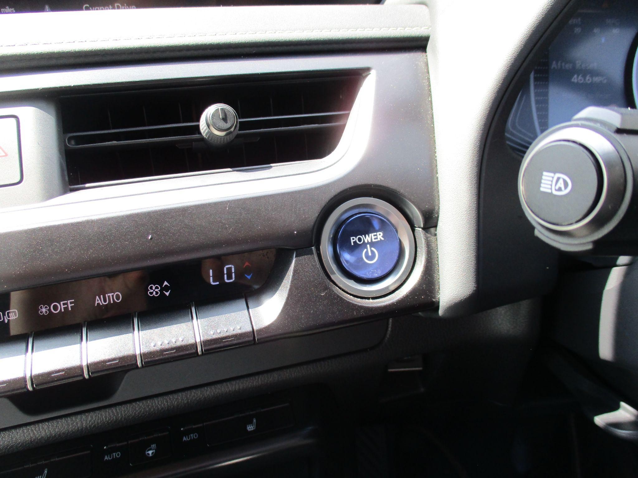 Lexus UX Self-Charging Hybrid Image 83