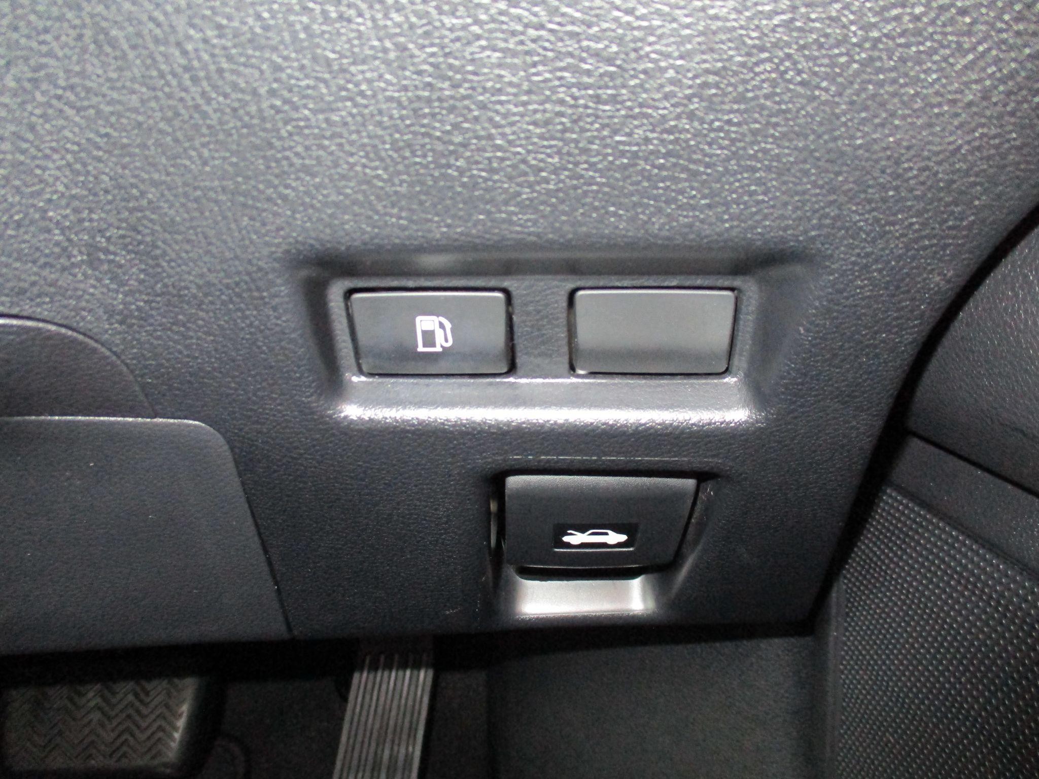 Lexus UX Self-Charging Hybrid Image 88