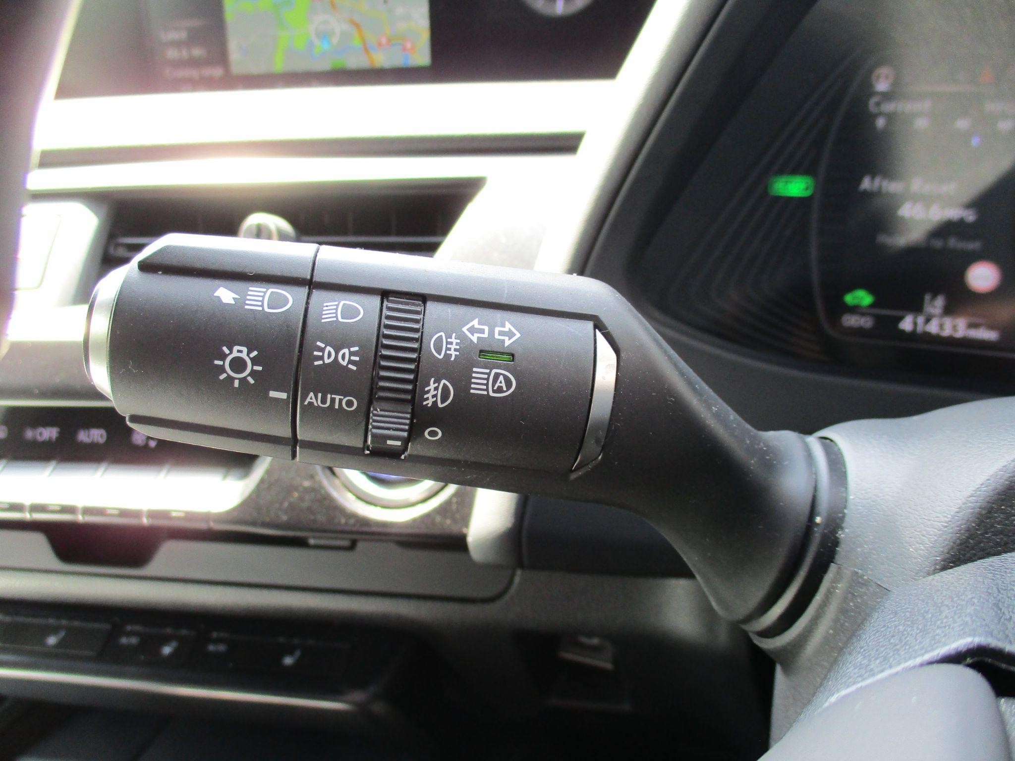 Lexus UX Self-Charging Hybrid Image 92