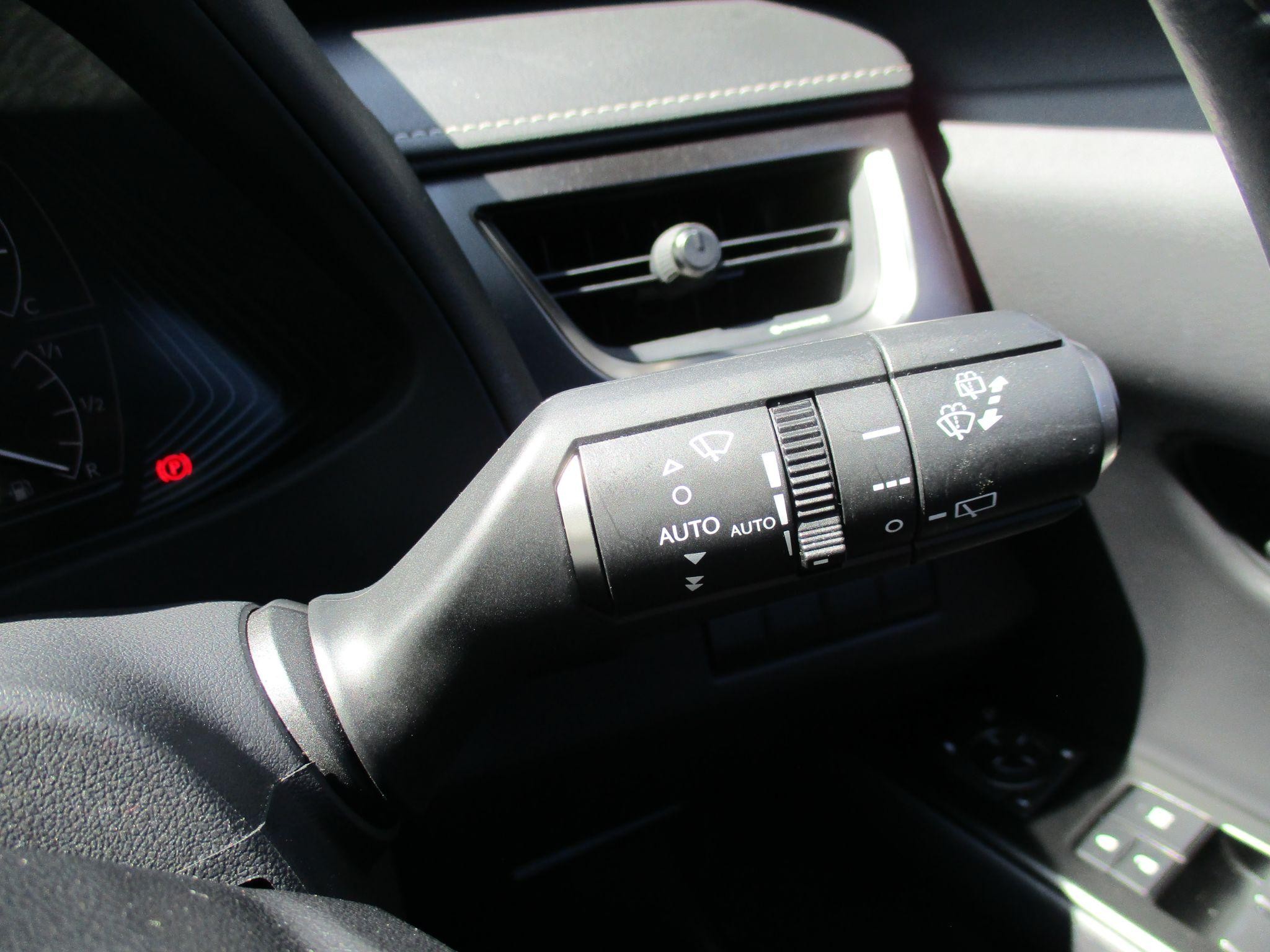 Lexus UX Self-Charging Hybrid Image 93