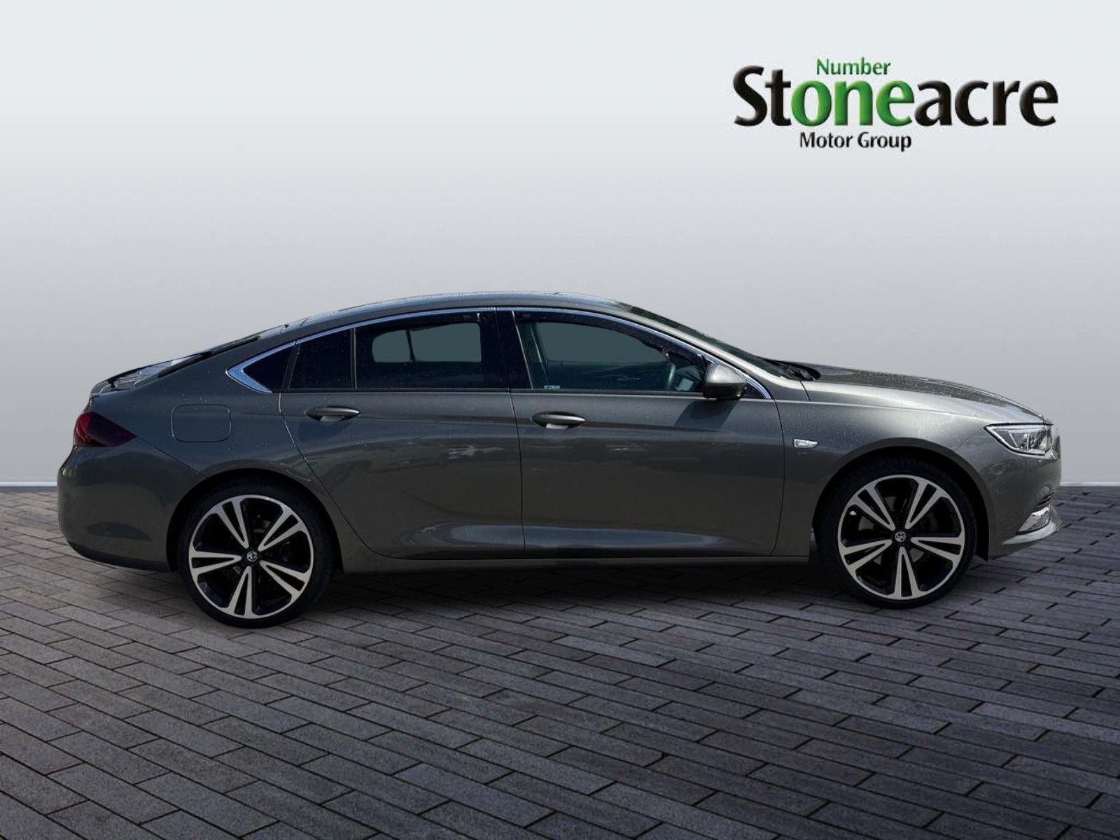 Vauxhall Insignia Image 2