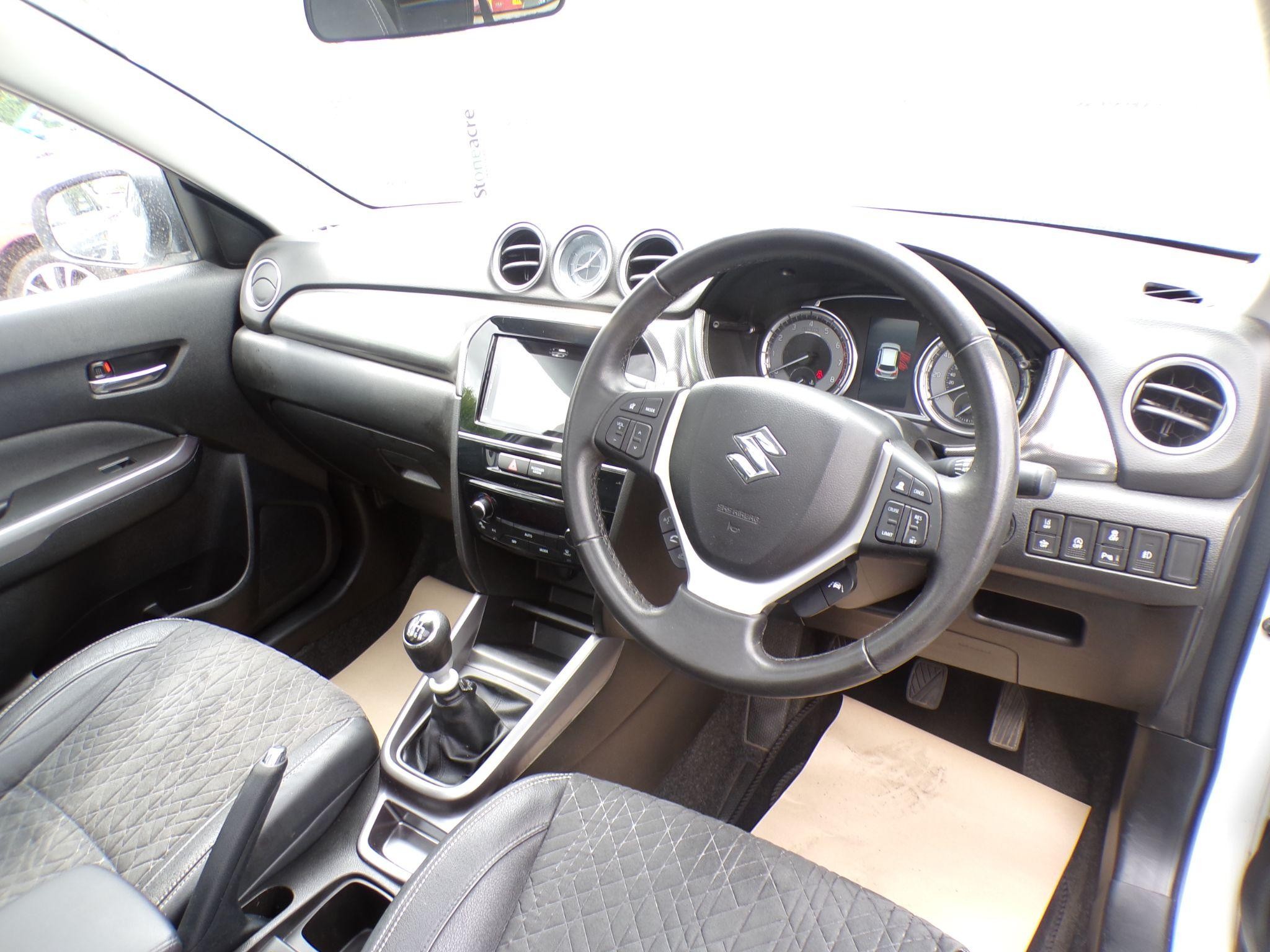 Suzuki Vitara Image 9