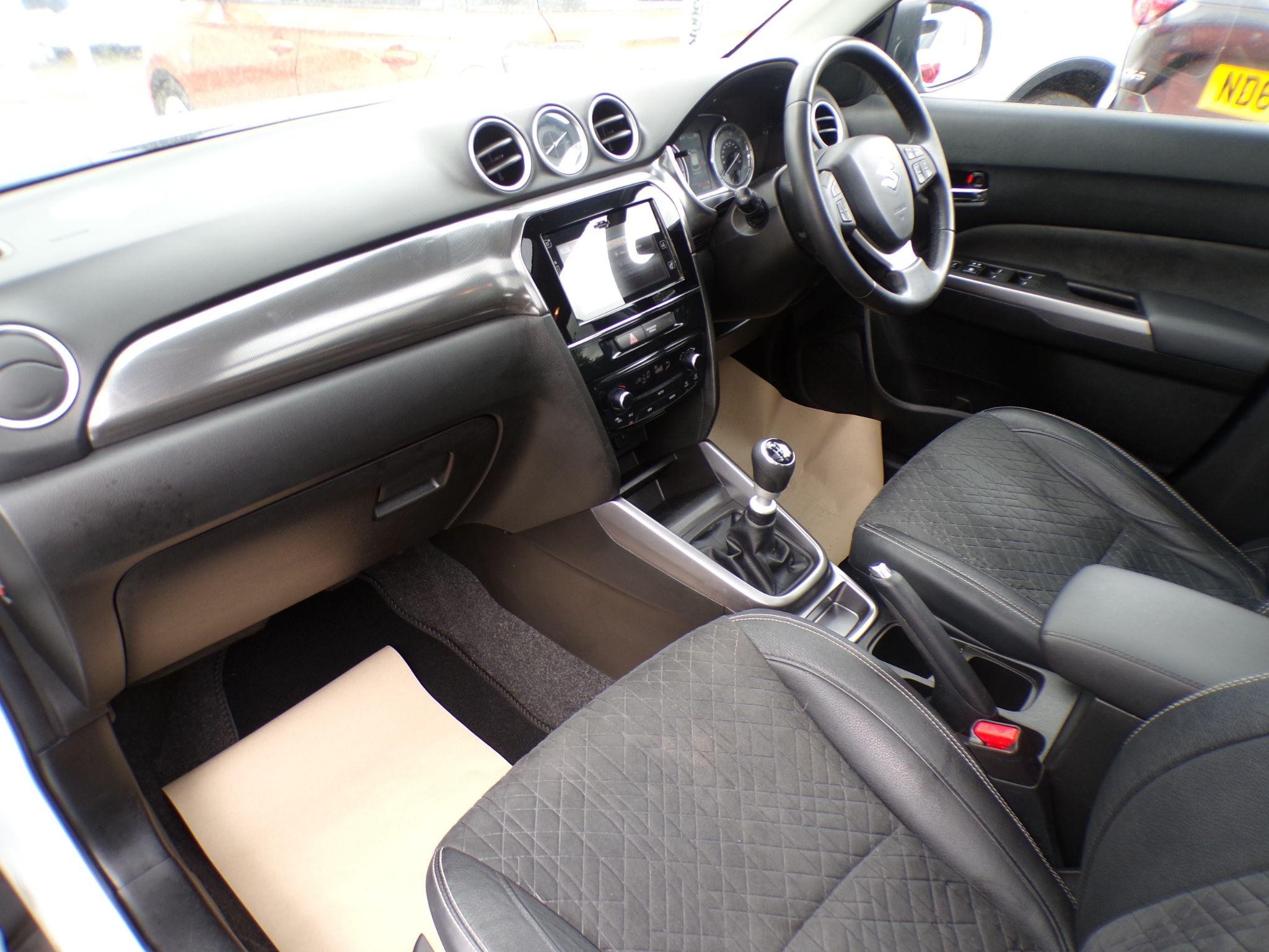 Suzuki Vitara Image 10
