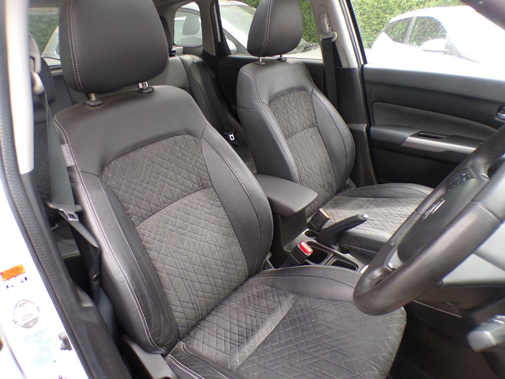 Suzuki Vitara Image 11