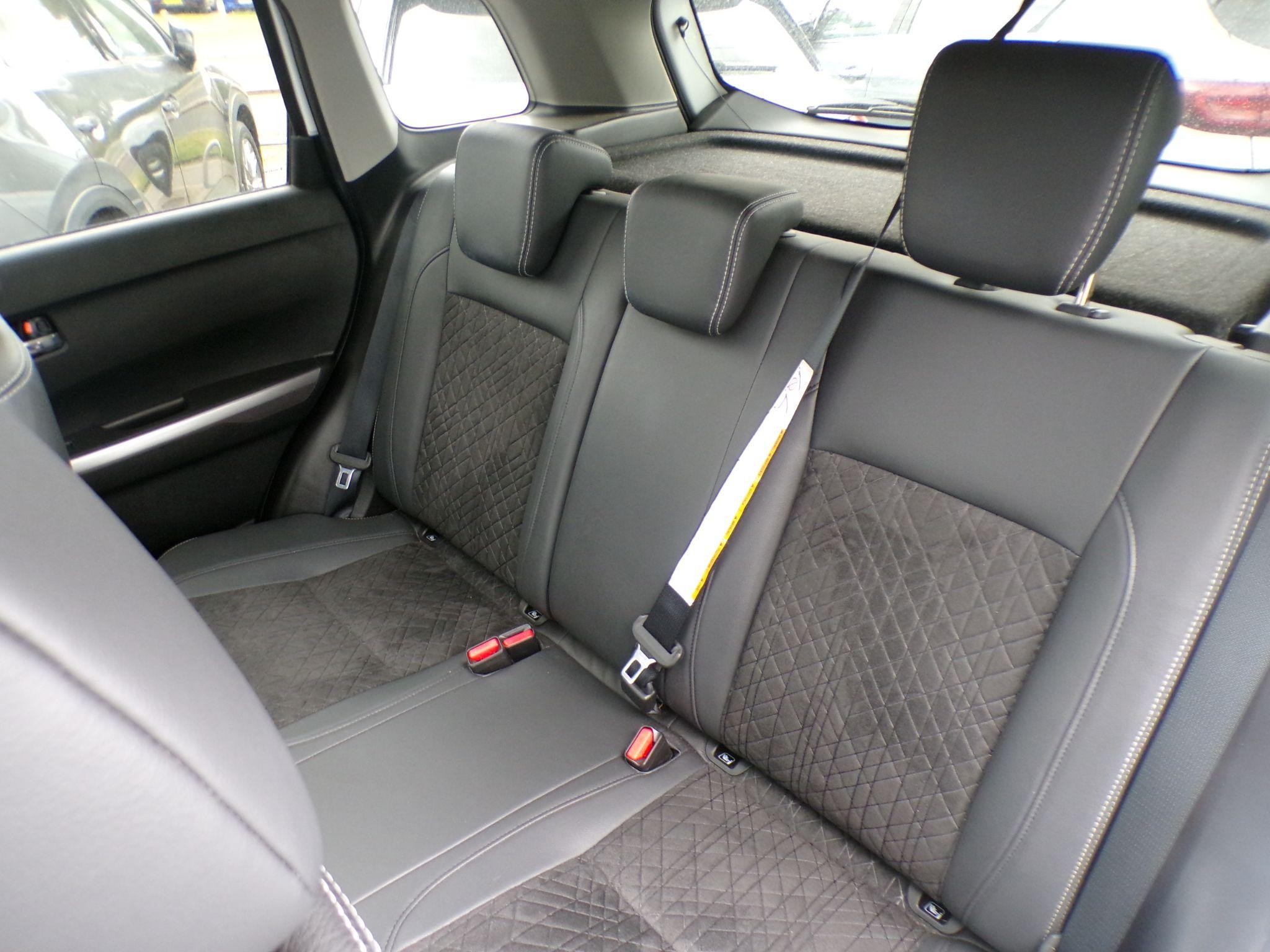 Suzuki Vitara Image 12