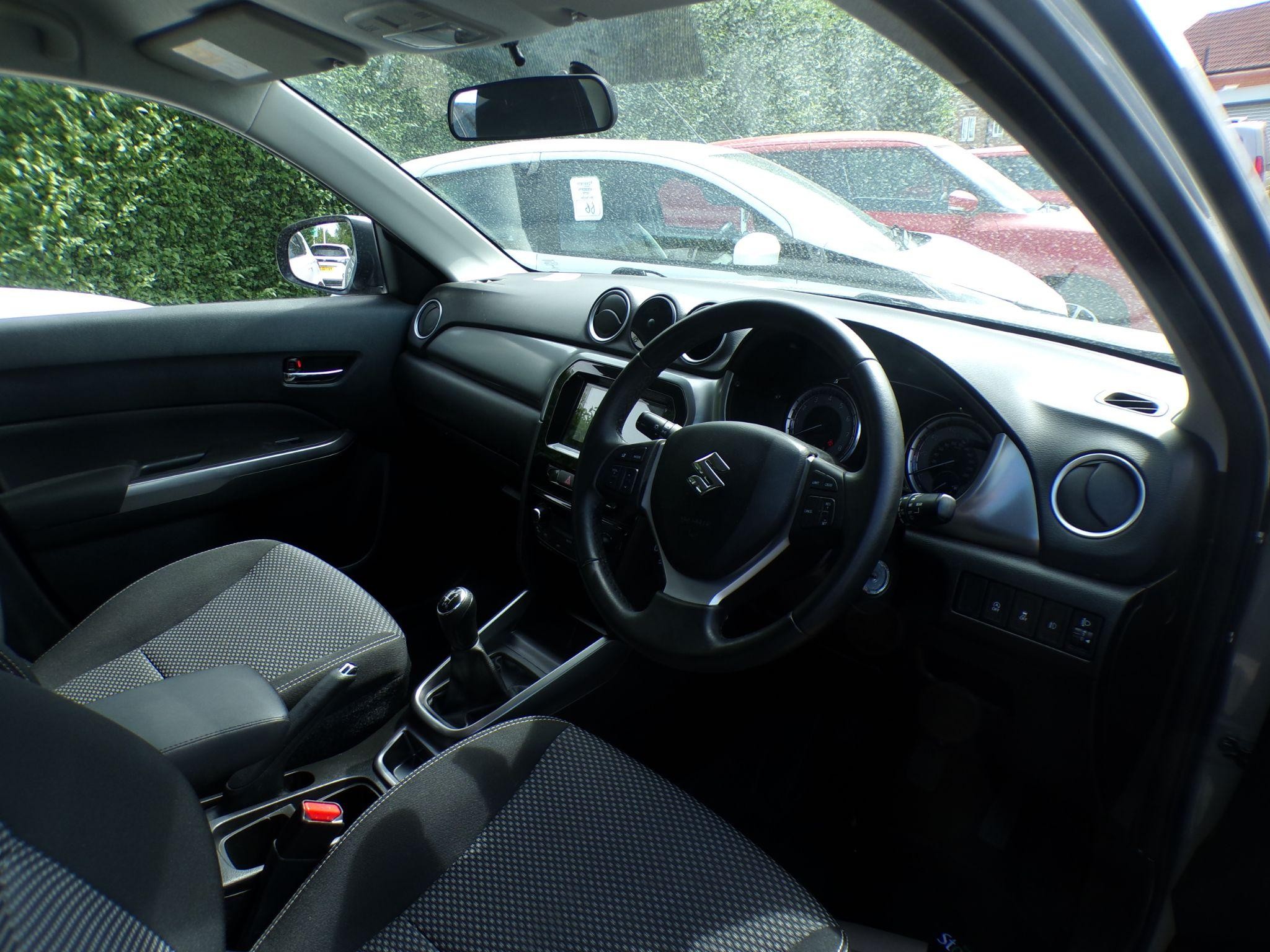 Suzuki Vitara Image 9