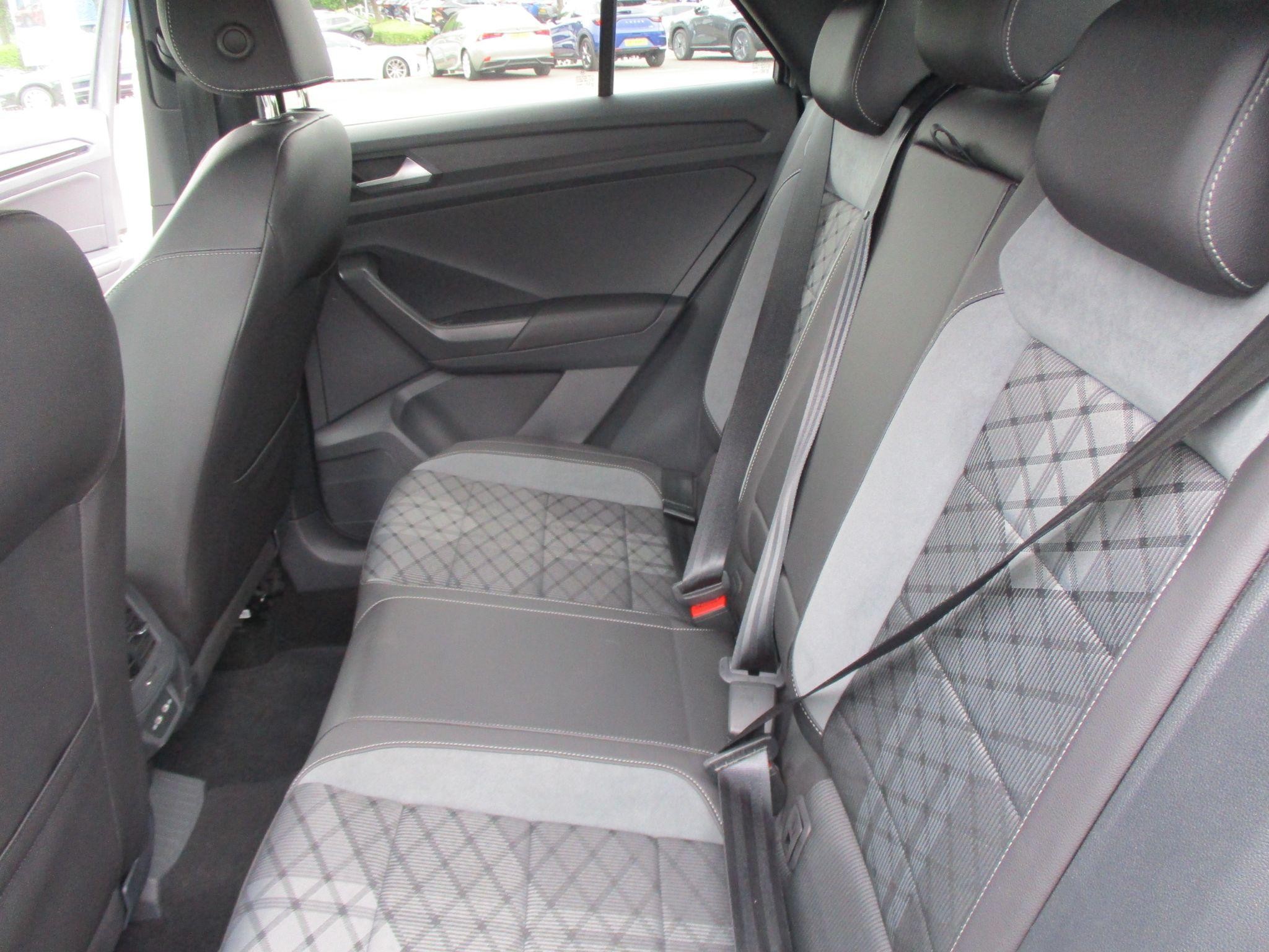 Volkswagen T-Roc Image 11