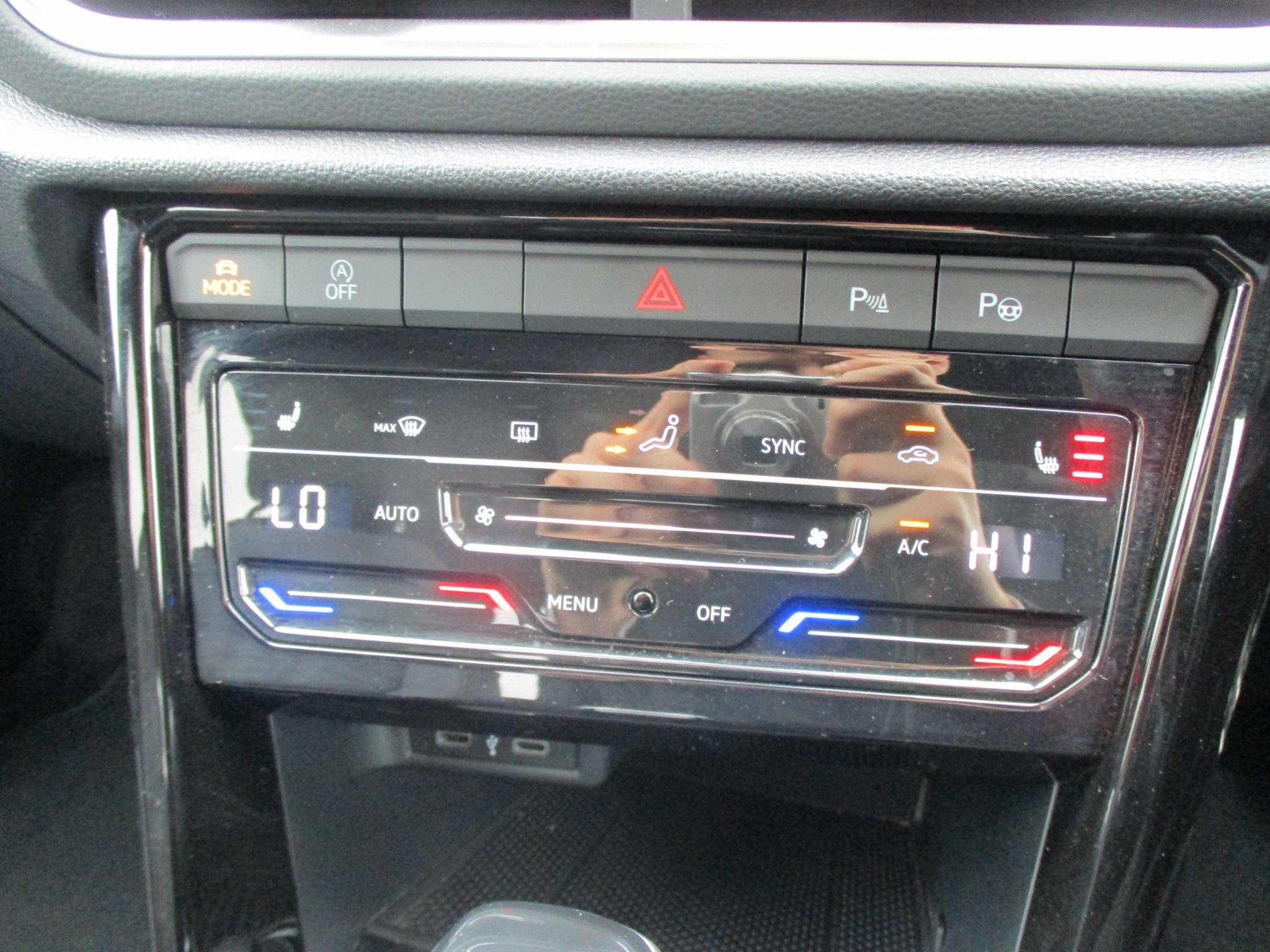 Volkswagen T-Roc Image 23